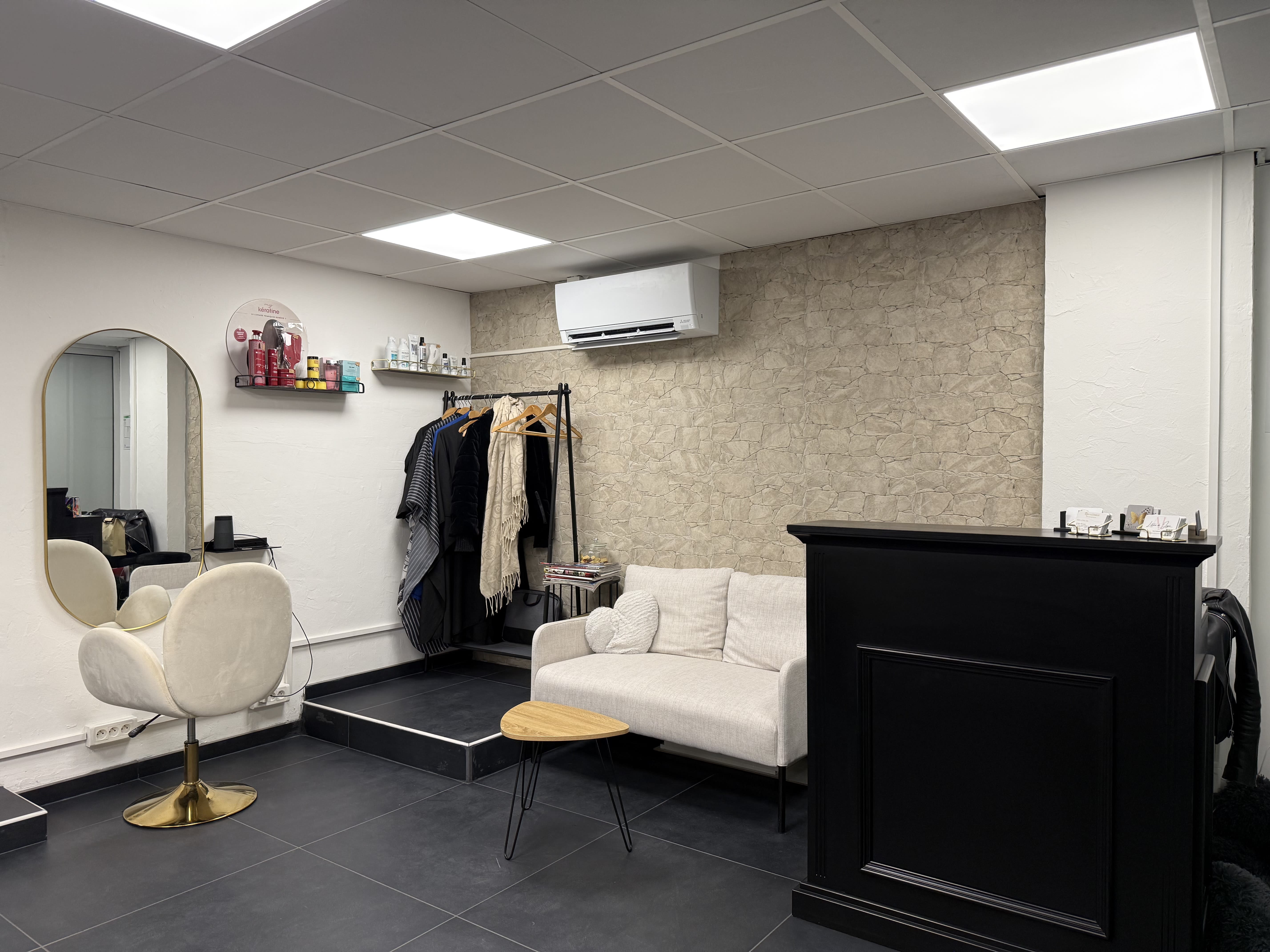 Renaissance Coiffure Esthétique Microblading - Coiffure Nice - Photo de couverture - OneBooking