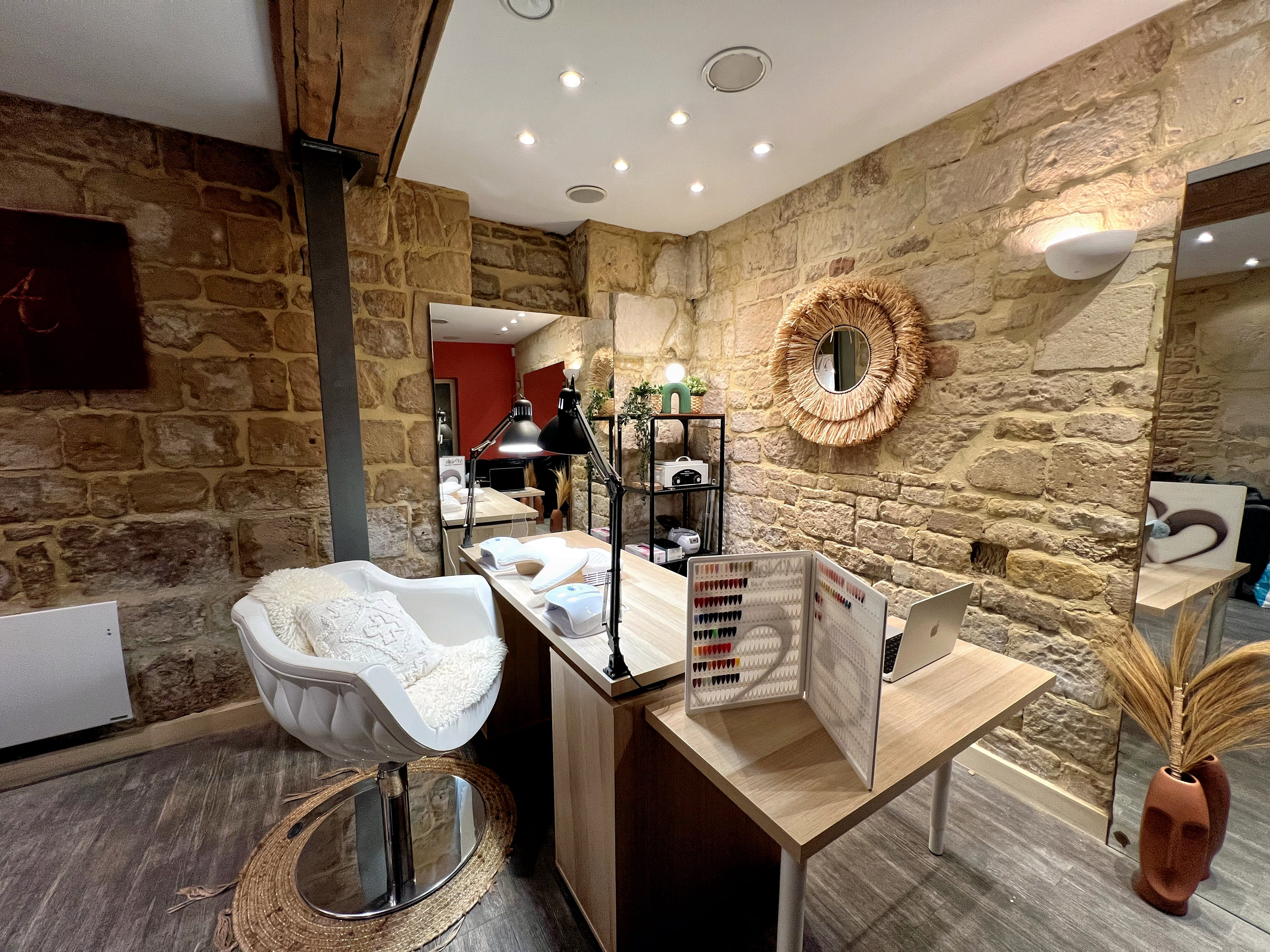 Les Ongles de Bécassine - Onglerie Caen - OneBooking