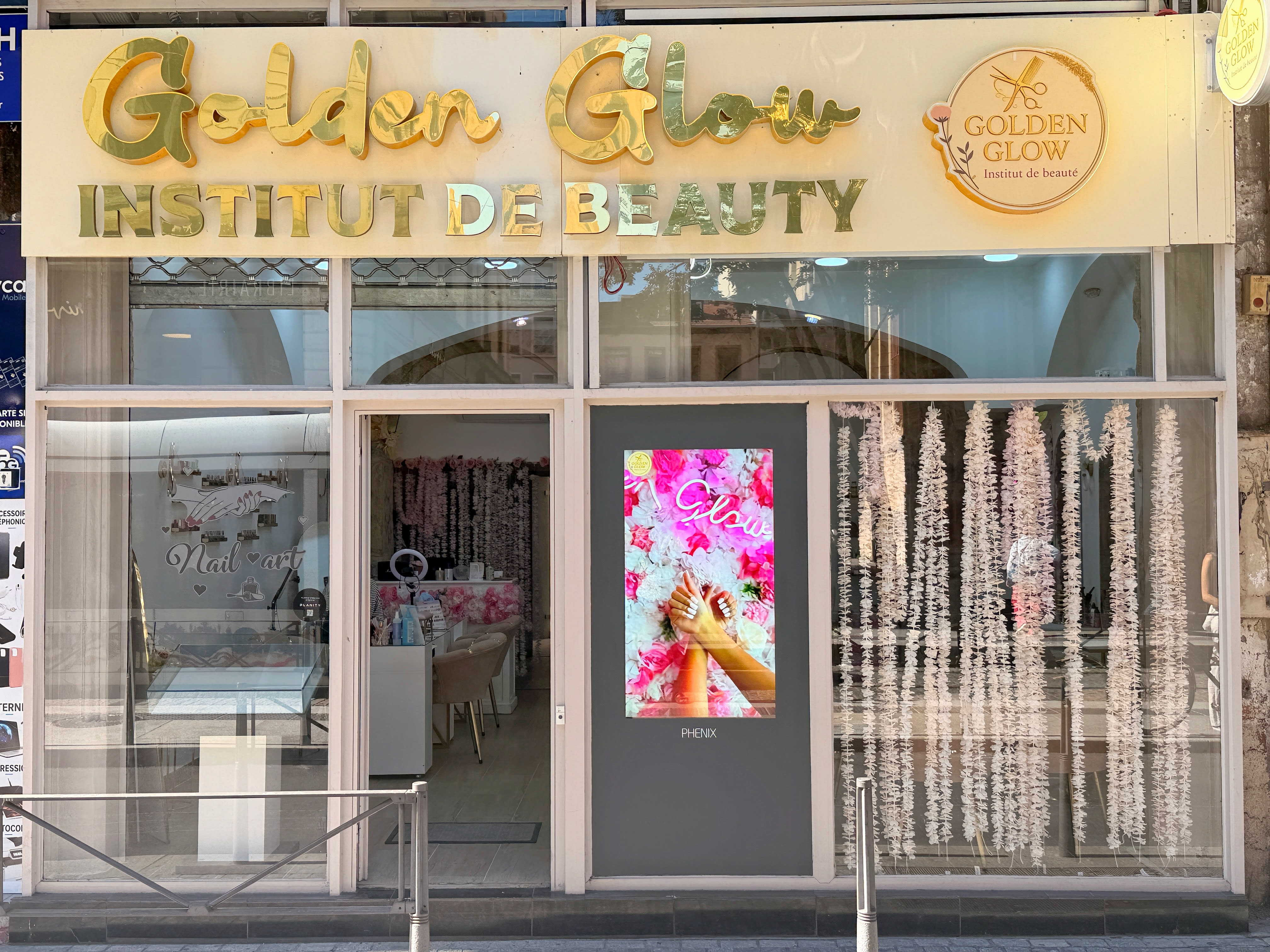 Golden Glow - Onglerie Lyon - OneBooking