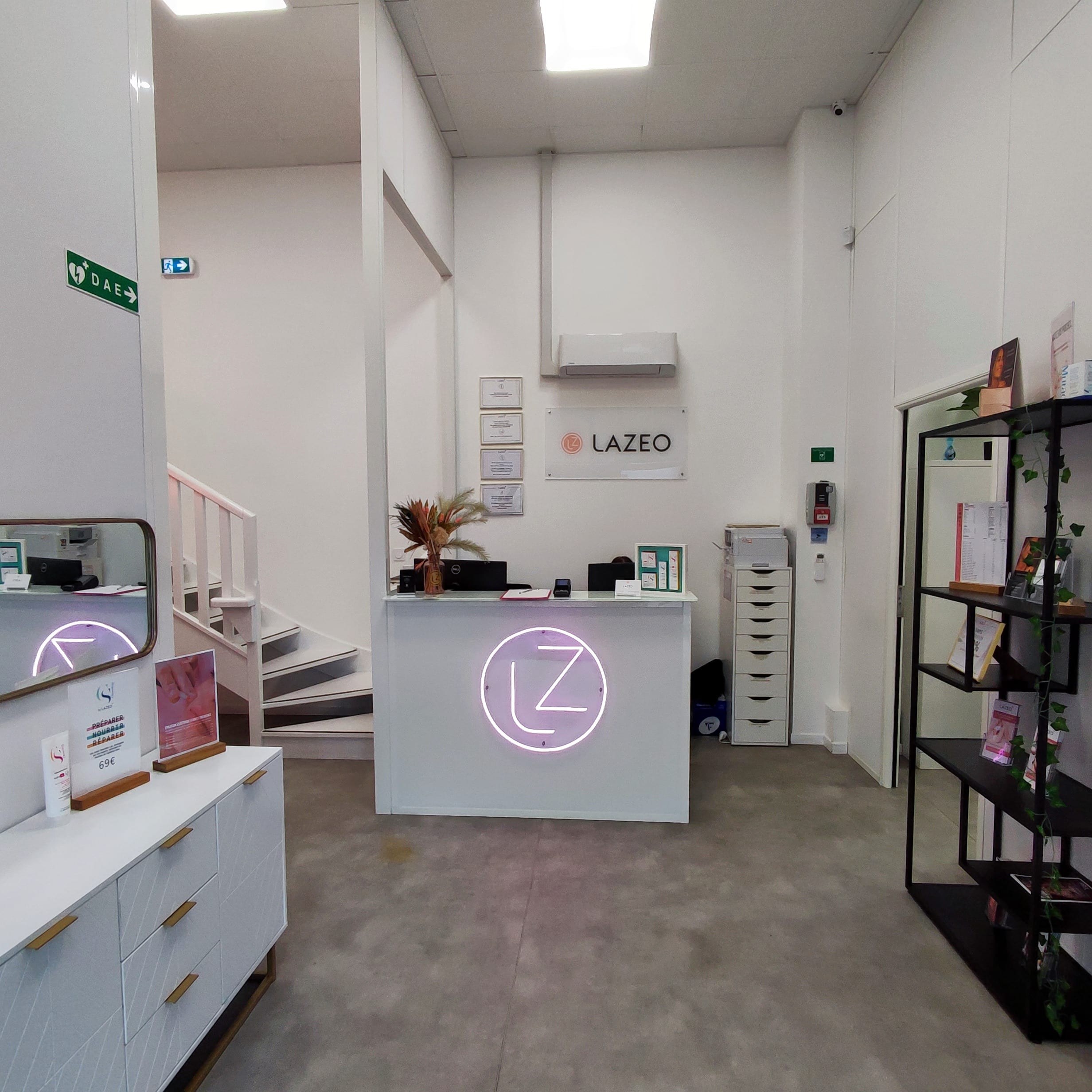Lazeo - Tours - Sourcils & cils Tours - OneBooking