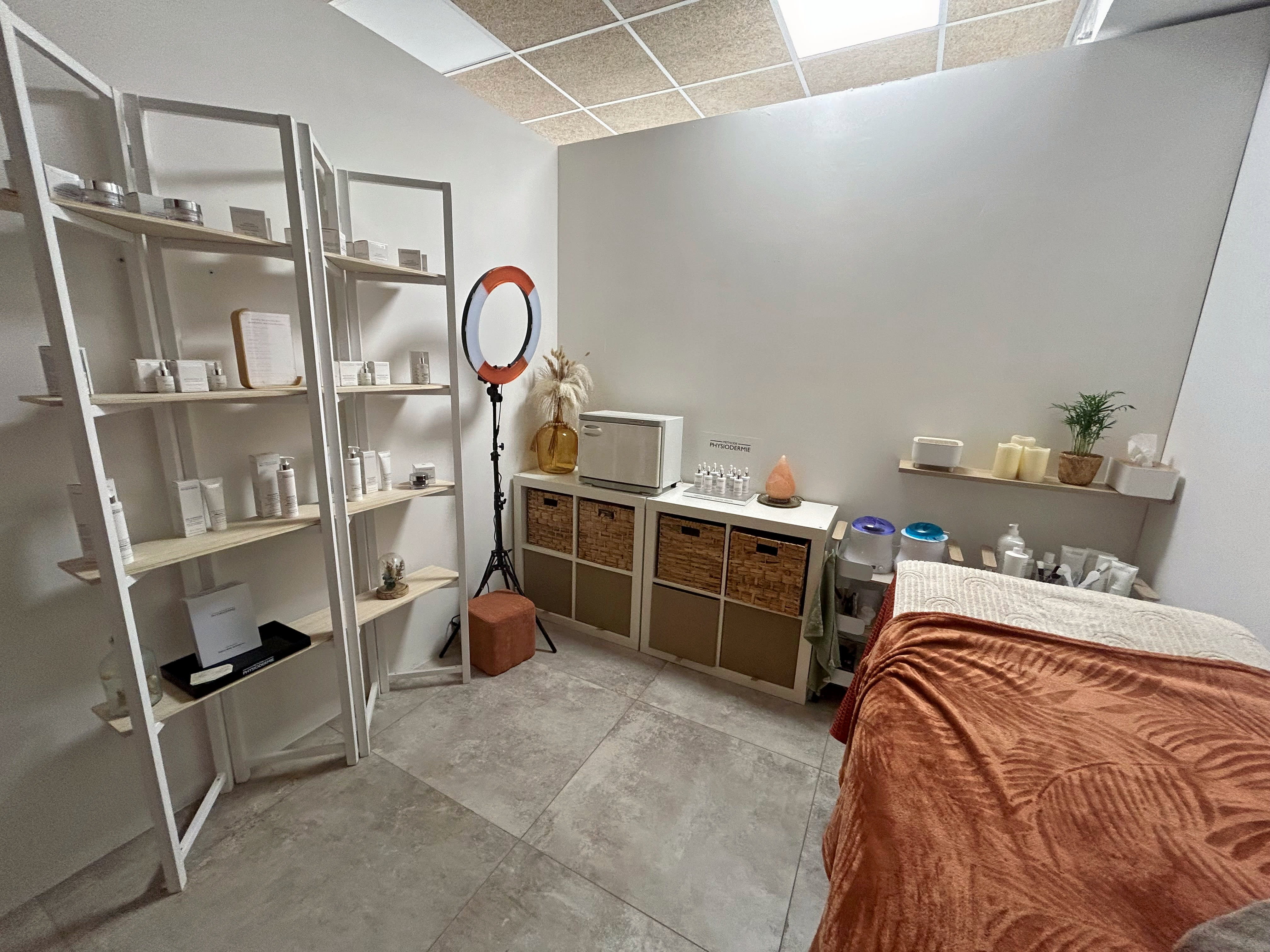 Espace beauté et bien être - Coiffure Hyères - Espace beauté et bien être - Photo Galerie - OneBooking