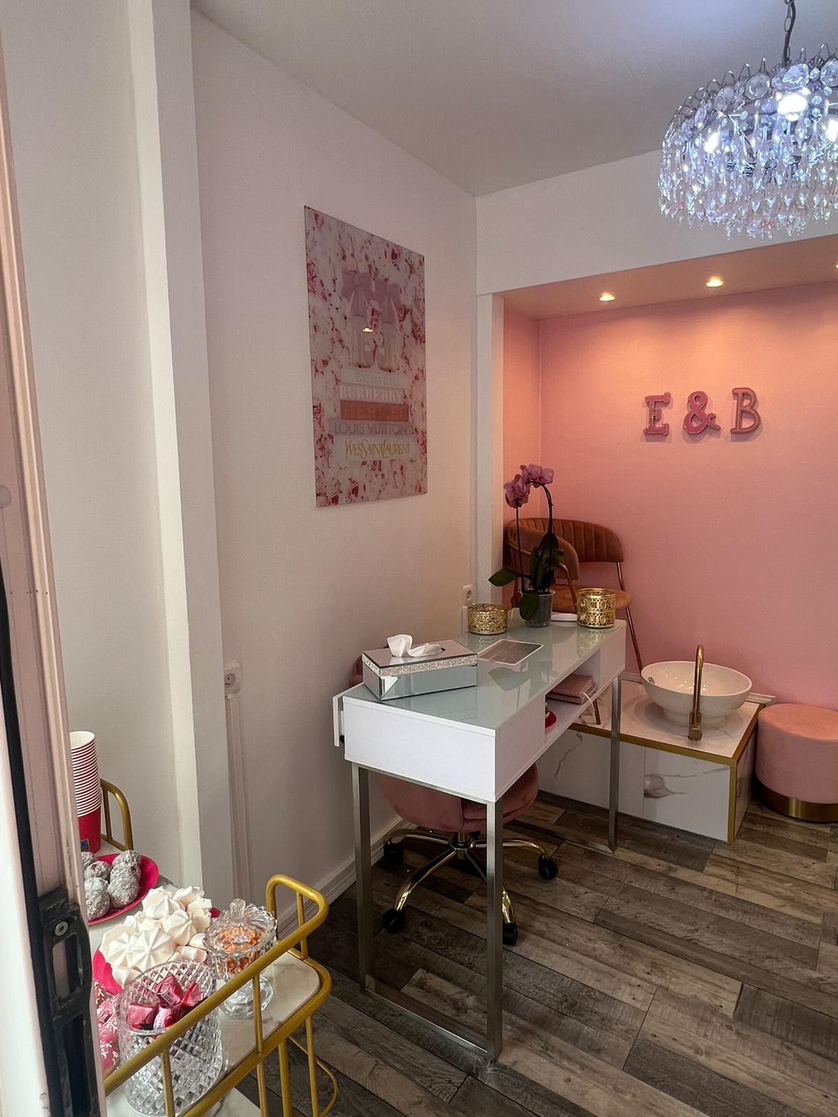 Eb Nails Beauty - Sourcils & cils Nice - Photo de couverture - OneBooking