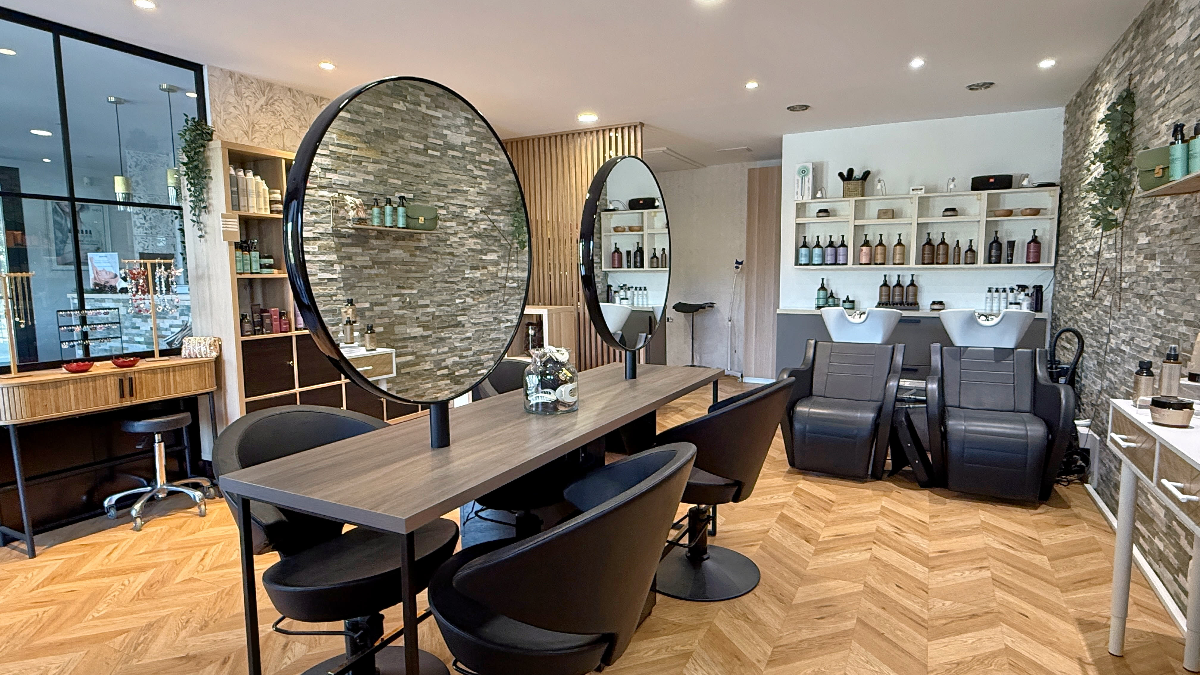 Le Fauteuil By Shirley - Coiffure Mougins - Le Fauteuil By Shirley - Photo Galerie - OneBooking