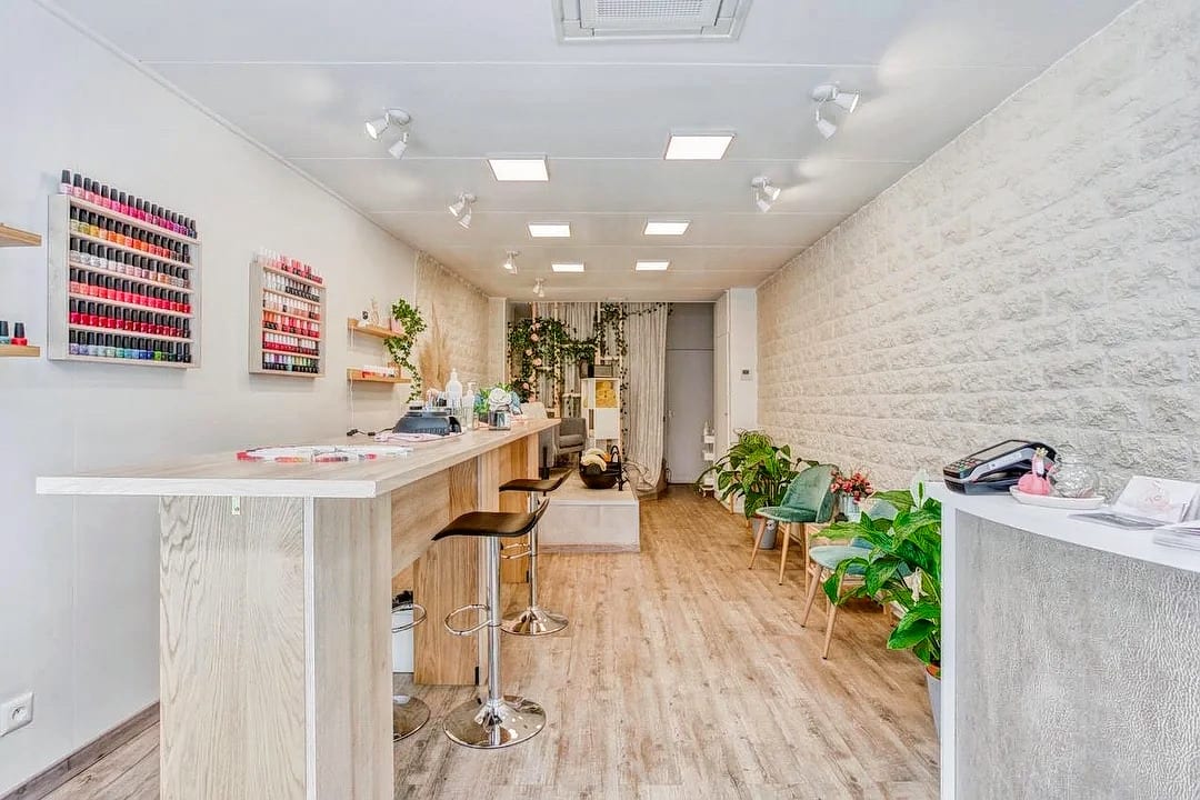 NAIL PLUS