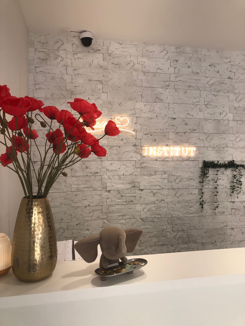 Claire Institut - Sourcils & cils Nice - Claire Institut - Photo Galerie - OneBooking