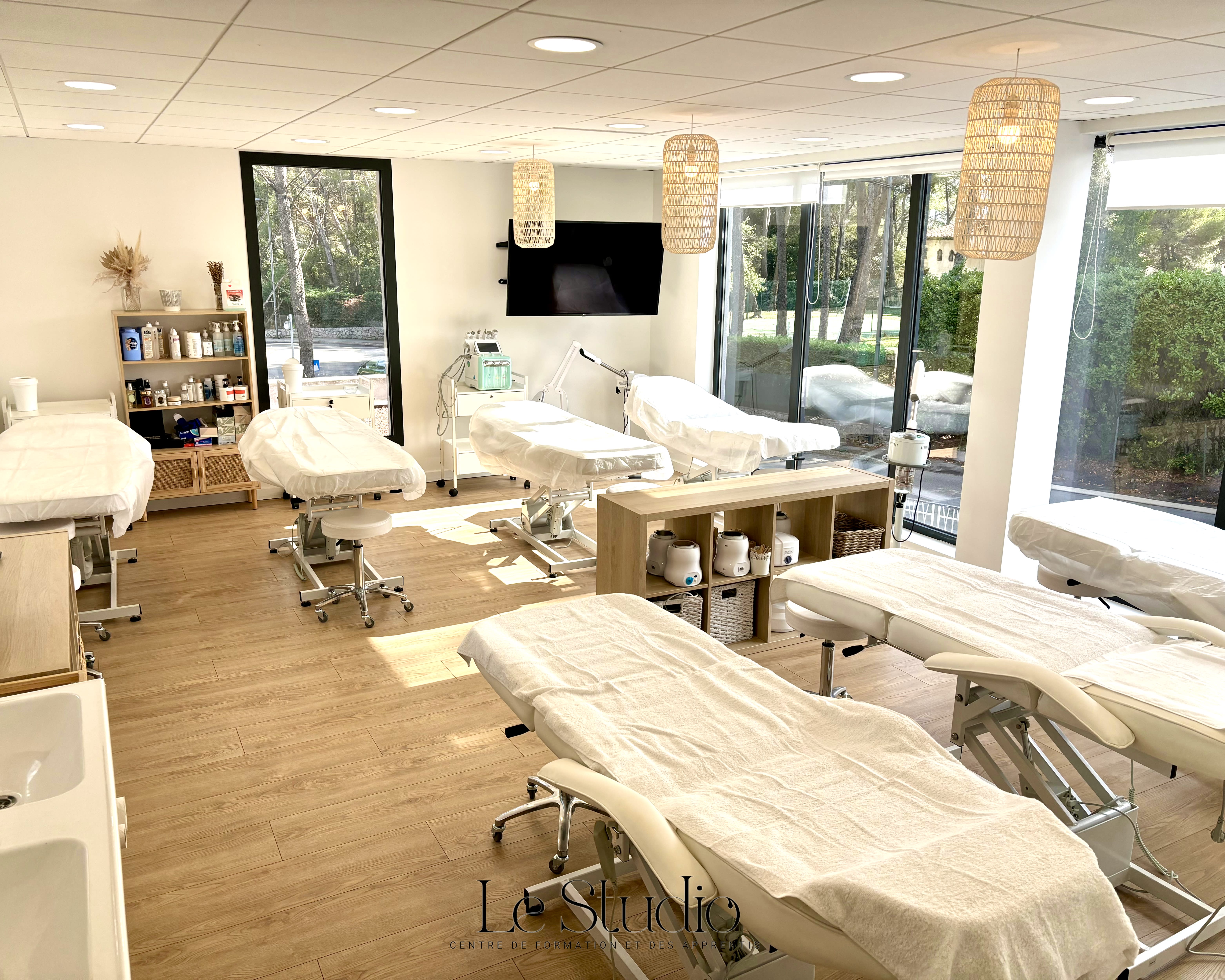 Le Studio - Centre de Formation - Coiffure Mougins - Le Studio - Centre de Formation - Photo Galerie - OneBooking