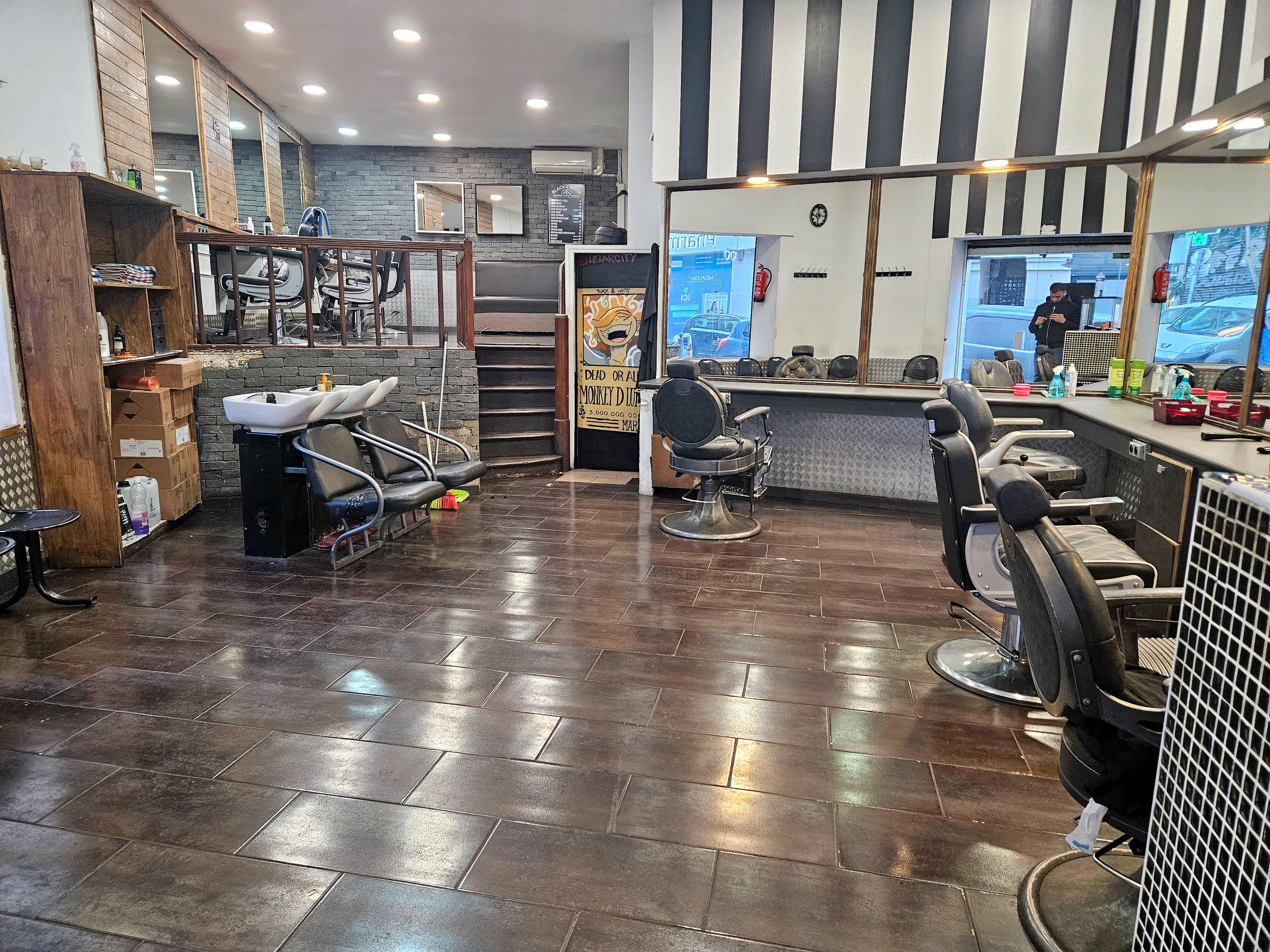 BLACK AND WHITE - Marseillle - Barbier Marseille - OneBooking