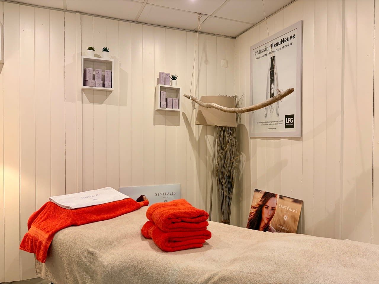 Drainage Lymphatique Karine - Méthode Reneta França - Exclusivement Féminin - Institut de beauté Cannes - Photo de couverture - OneBooking