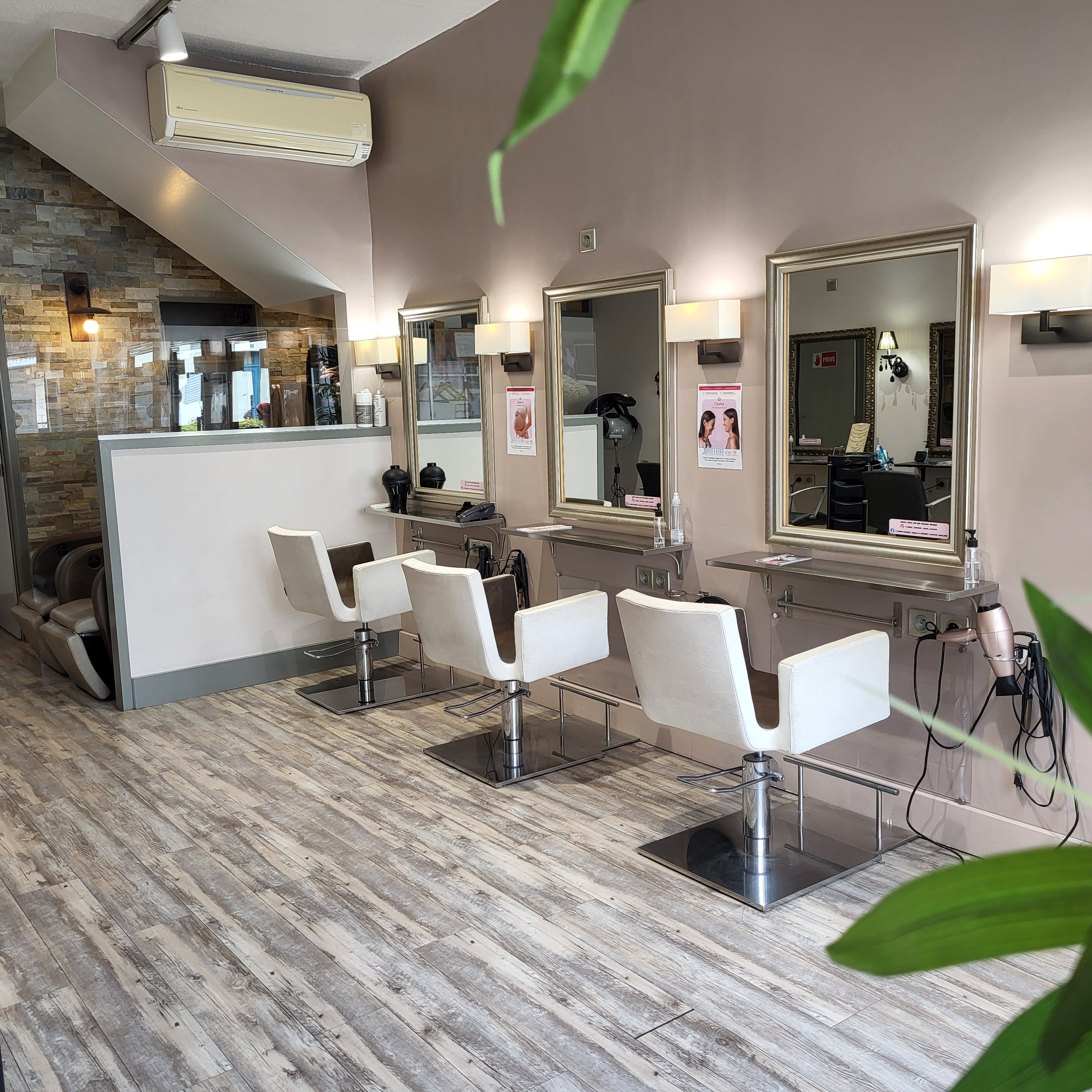 INNOV'COIFFURE - Salon. Institut Capillaire. Studio de Dermographie Capillaire - Institut de beauté Agen - INNOV'COIFFURE - Salon. Institut Capillaire. Studio de Dermographie Capillaire - Photo Galerie - OneBooking