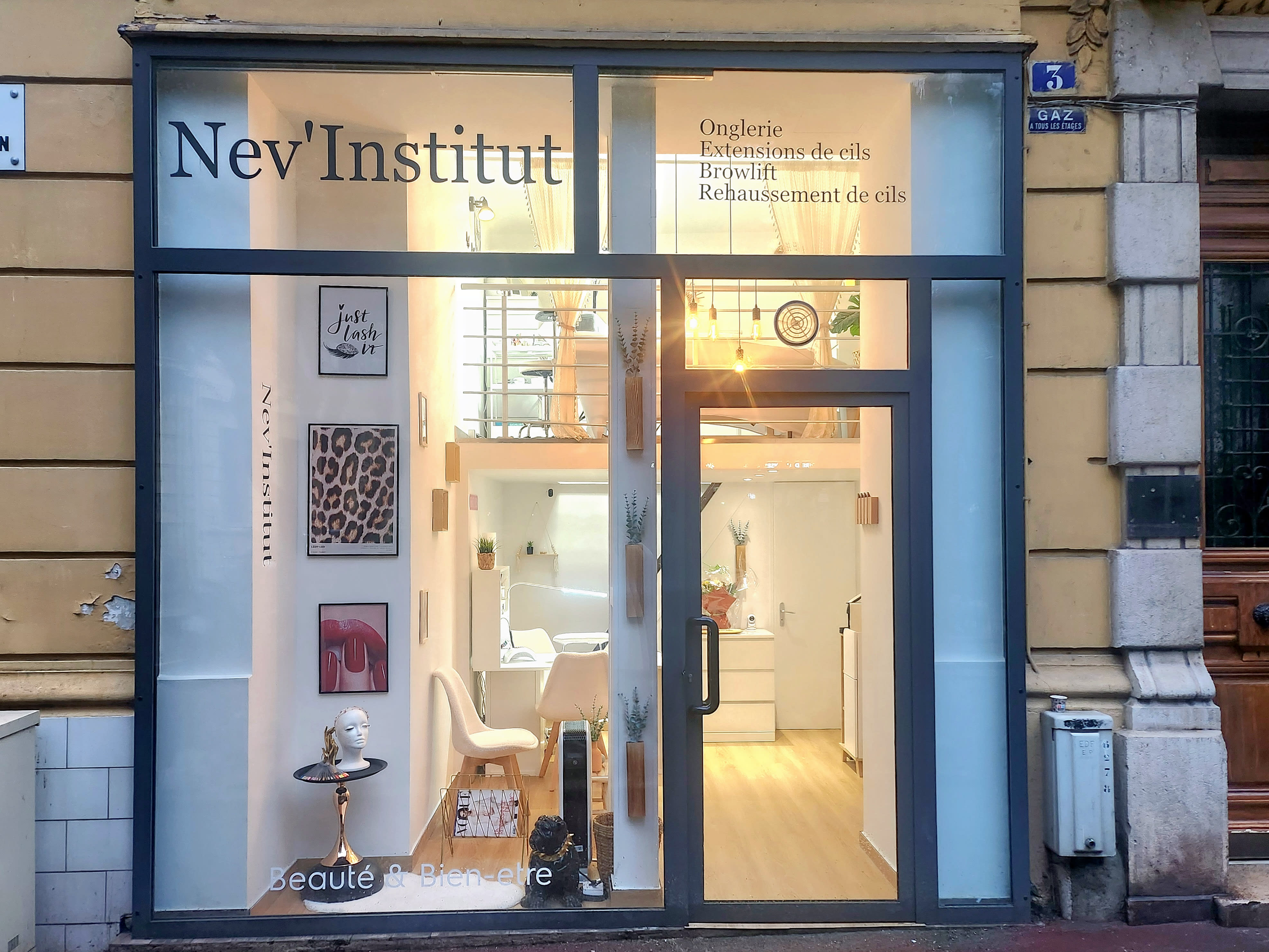 Nev'Institut - Sourcils & cils Nice - Photo de couverture - OneBooking