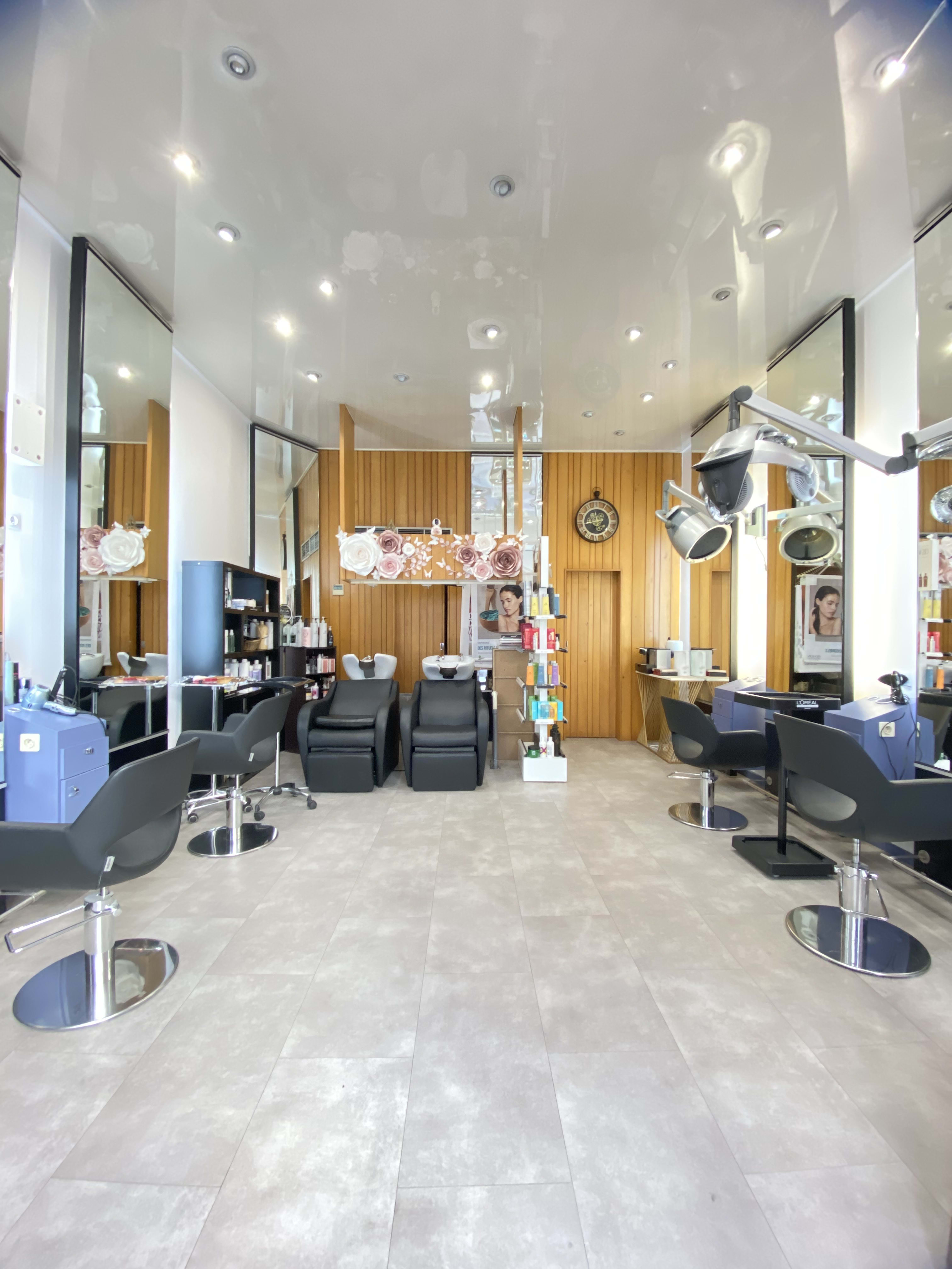 High Light Coiffure - Coiffure Cannes - High Light Coiffure - Photo Galerie - OneBooking