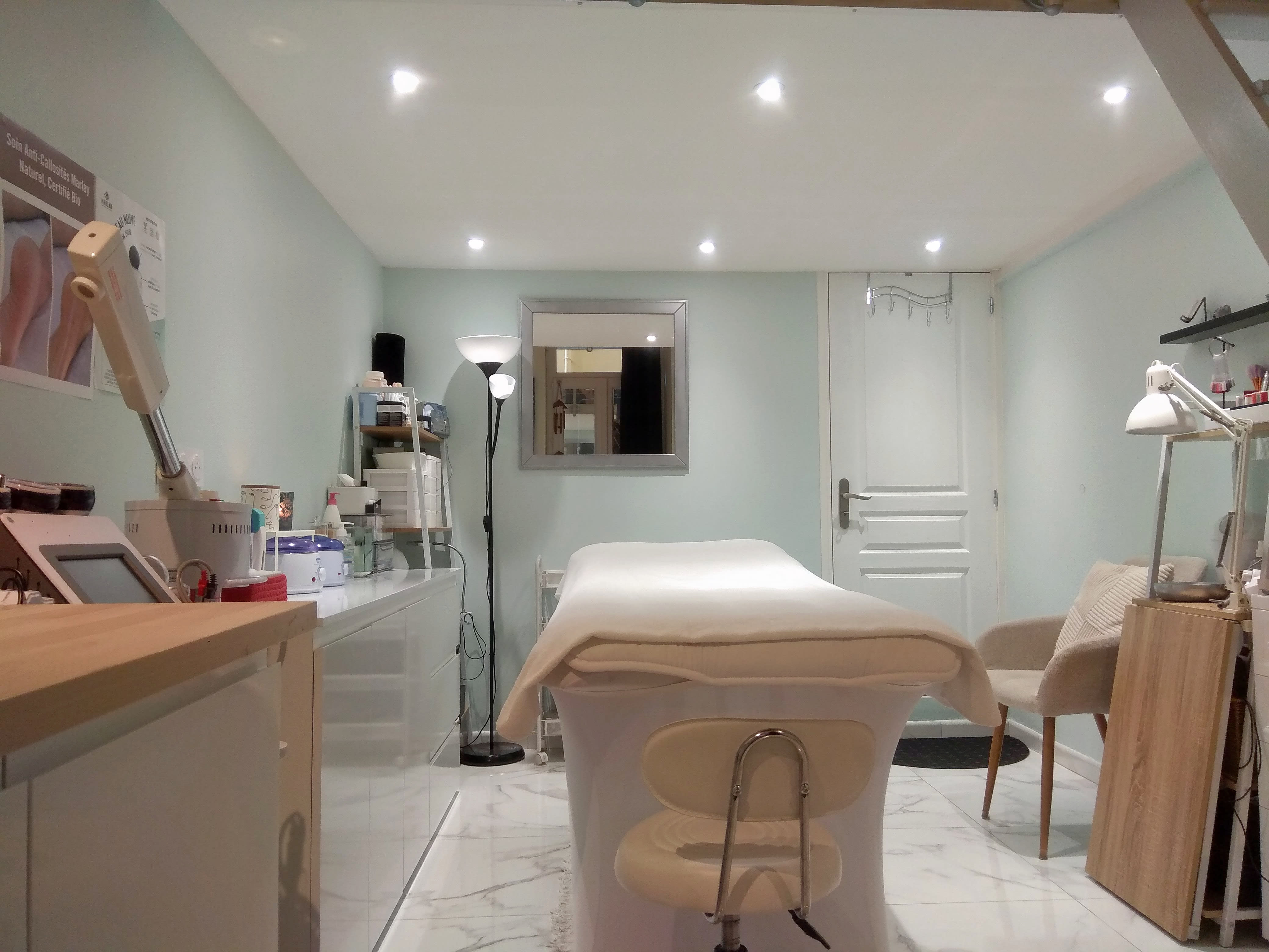 Atelier de beauté CR - Sourcils & cils Nice - Atelier de beauté CR - Photo Galerie - OneBooking