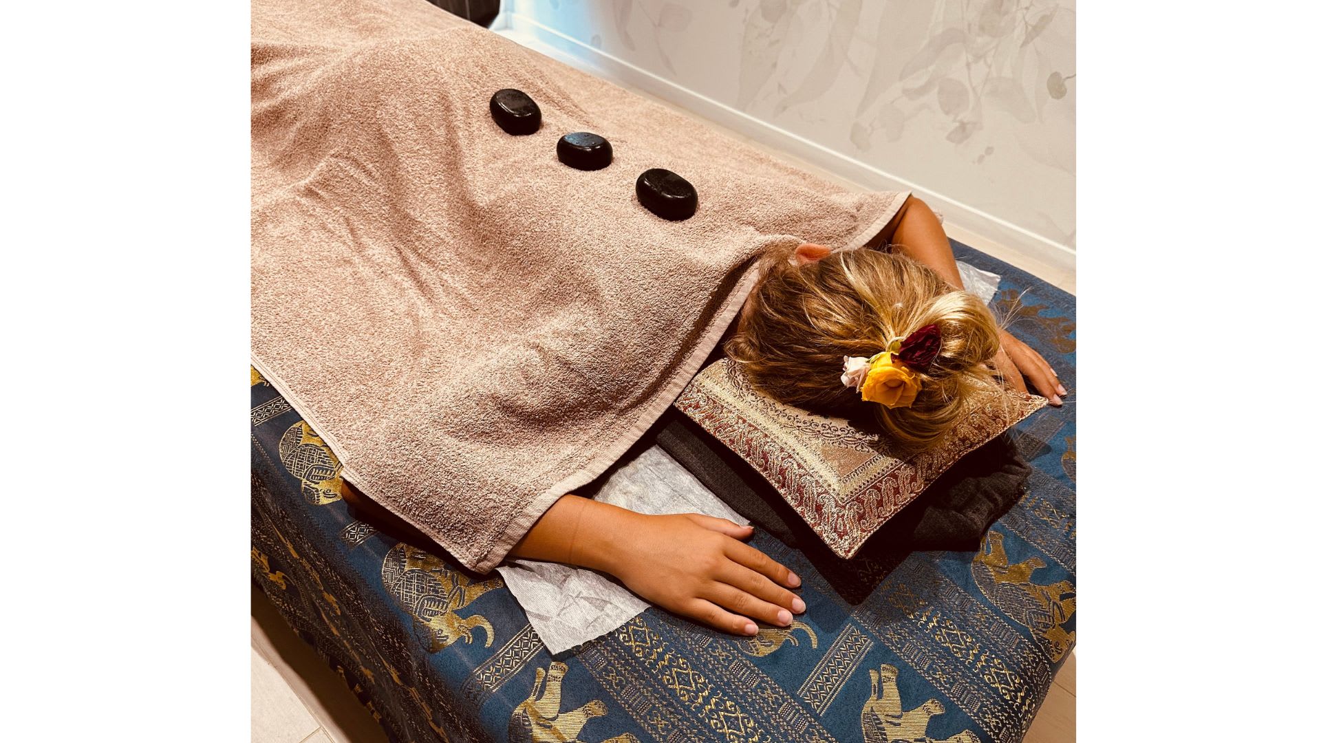 Ayothaya massage - Sourcils & cils Nice - Ayothaya massage - Photo Galerie - OneBooking
