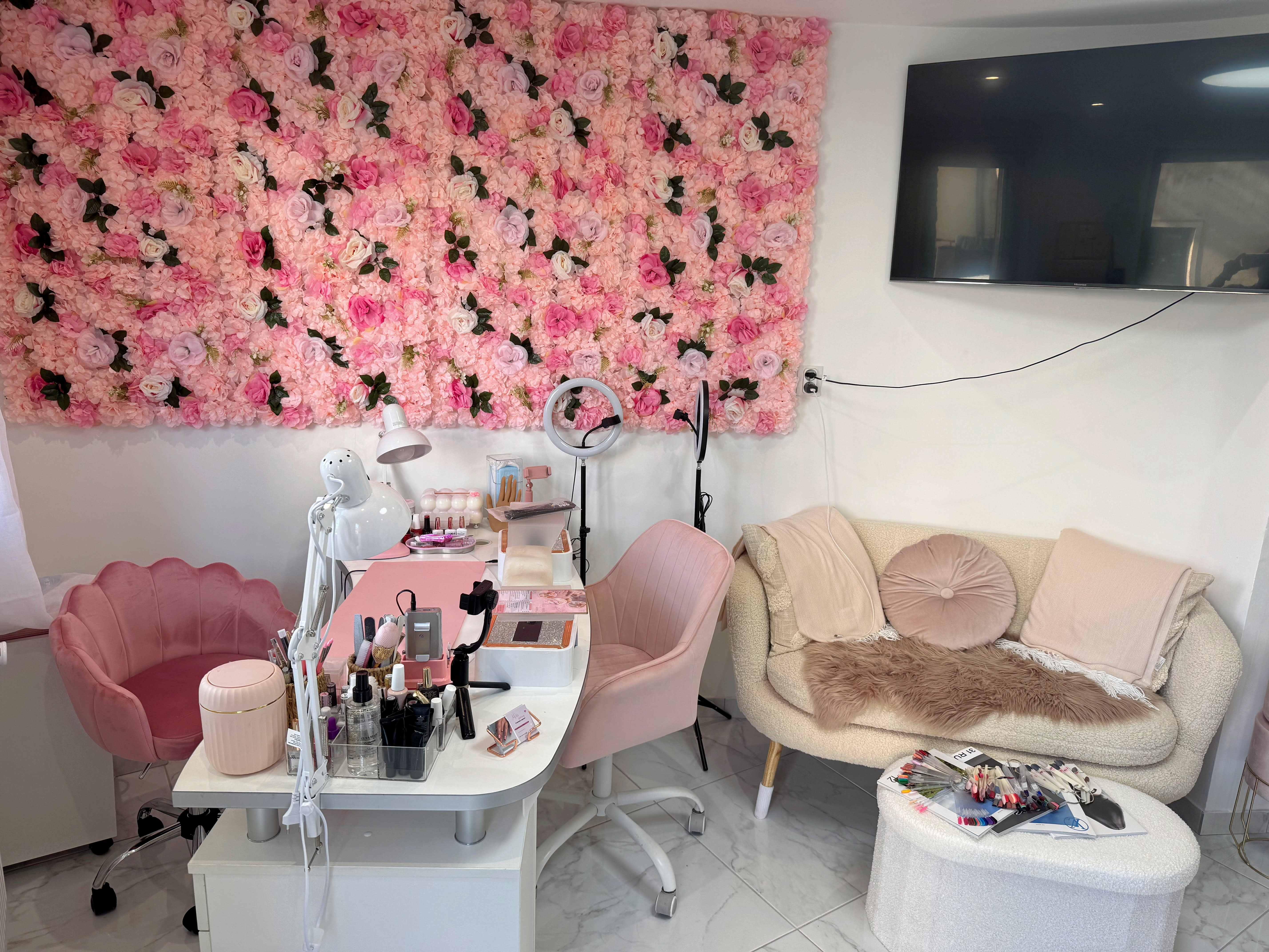 Miss Gold Nail Bar