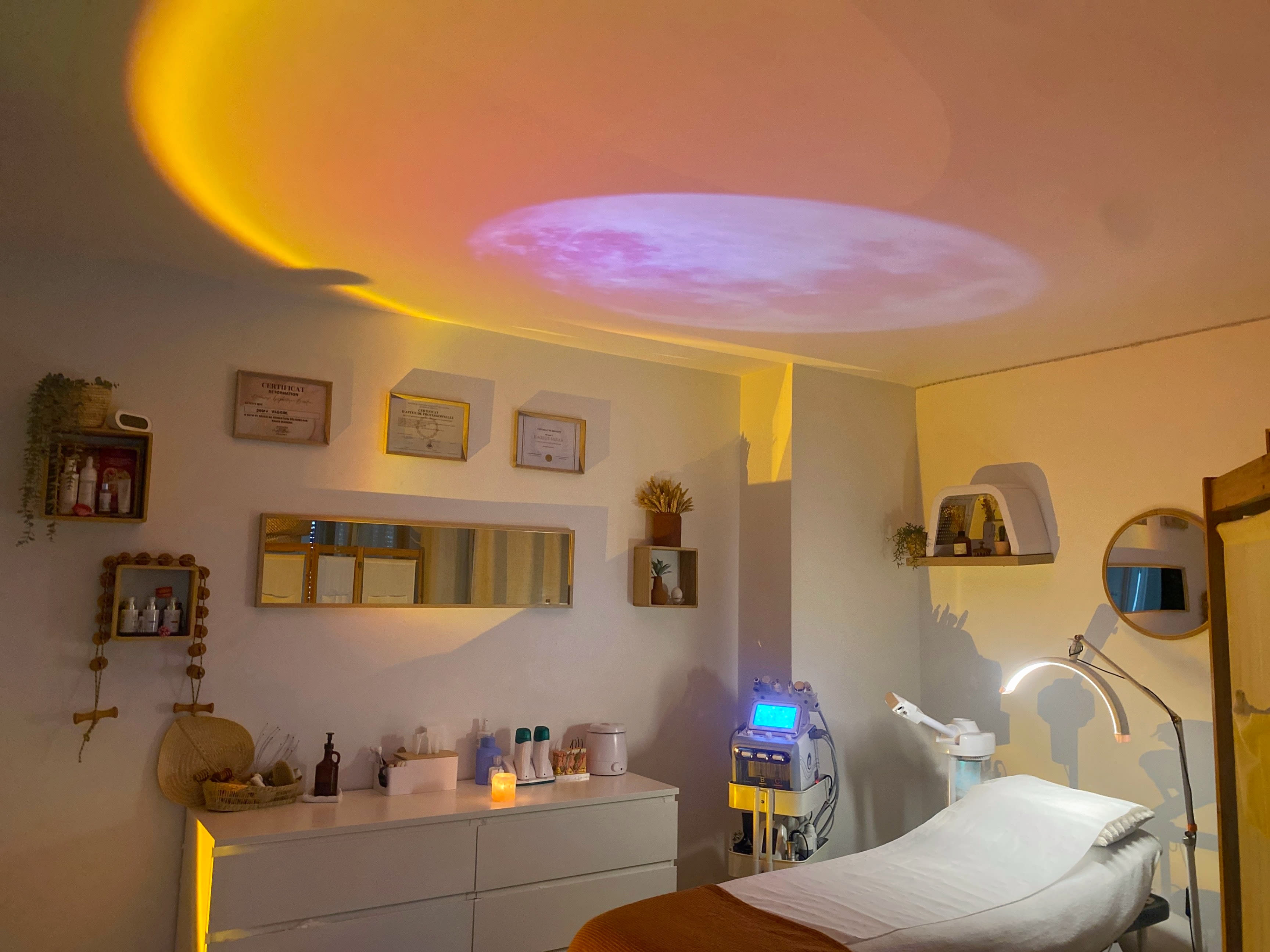 HOLISSENS ( Beauty Head Spa)
