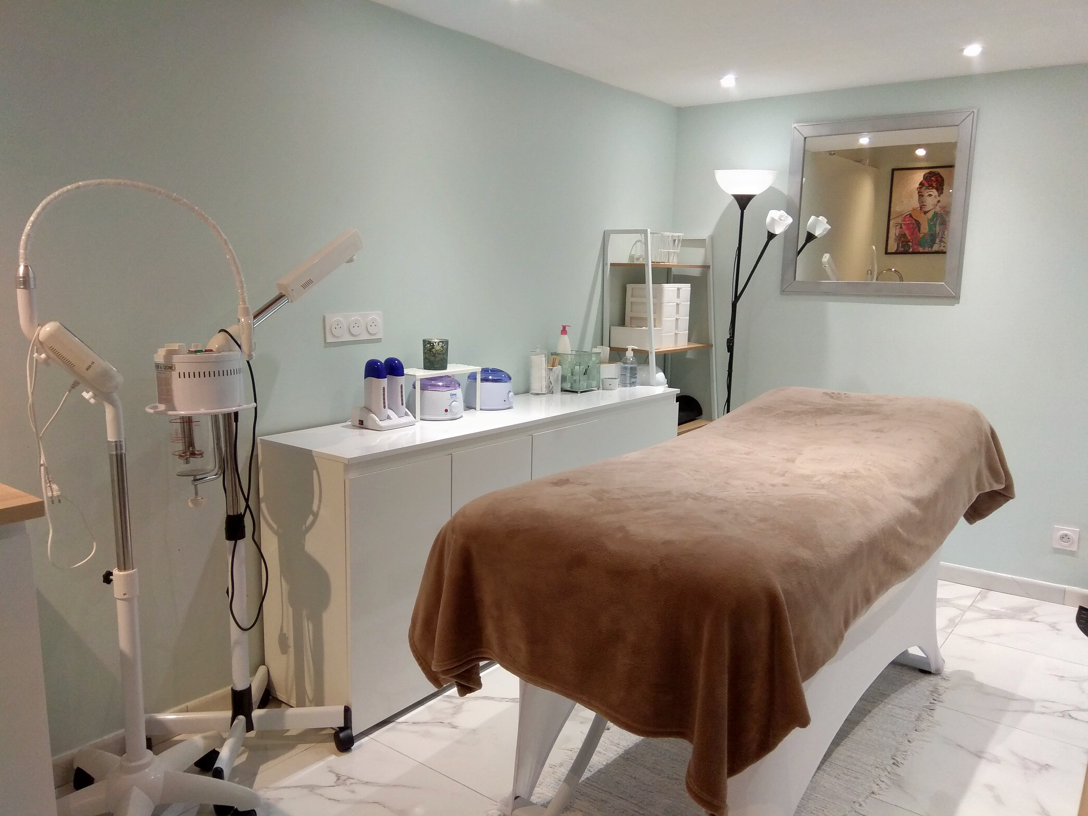 Atelier de beauté CR - Sourcils & cils Nice - Atelier de beauté CR - Photo Galerie - OneBooking