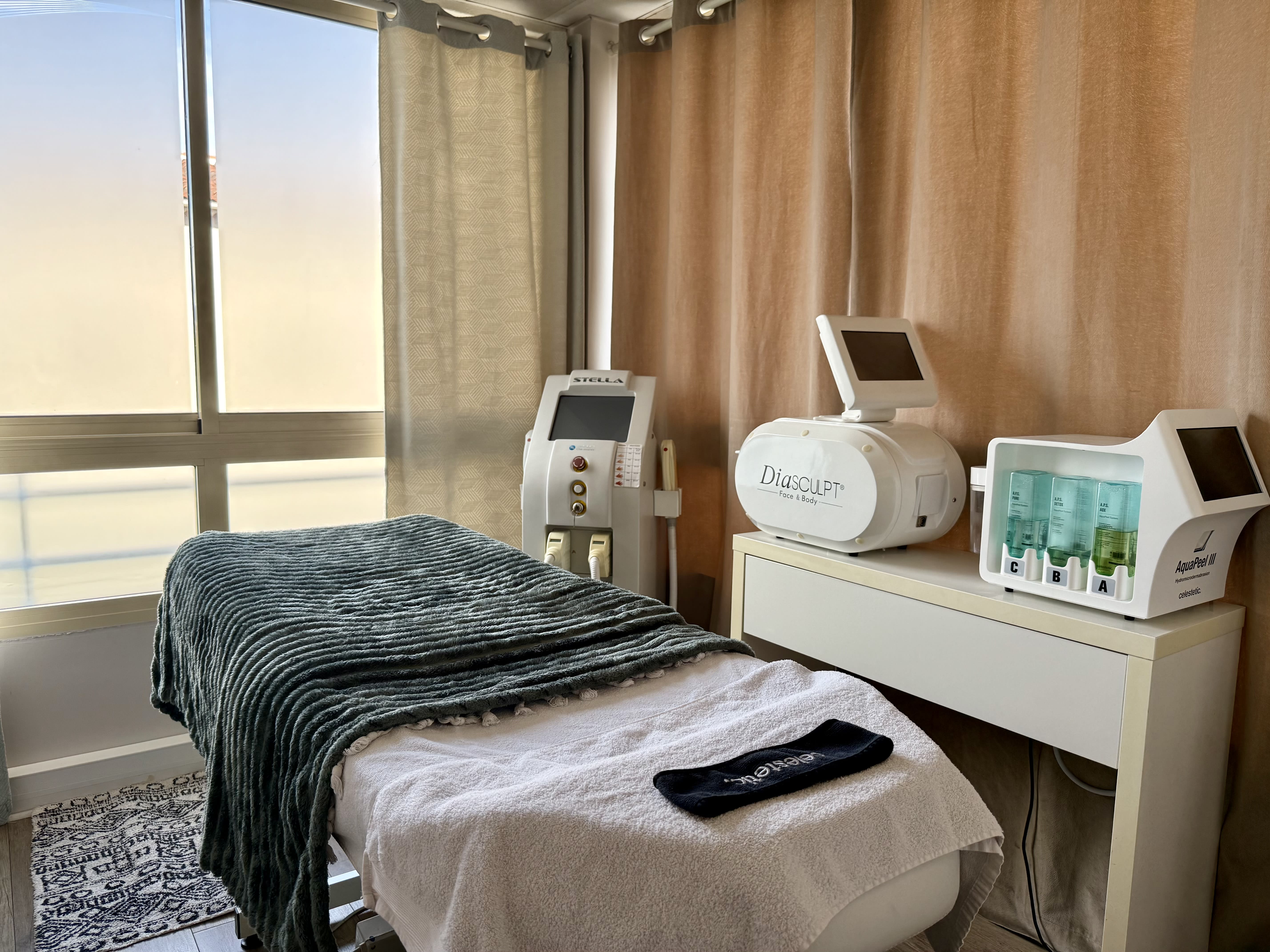 Institut Riviera | Expertise Epilation Définitive Electrolyse, Anti Age et Minceur - Institut de beauté Antibes - Institut Riviera | Expertise Epilation Définitive Electrolyse, Anti Age et Minceur - Photo Galerie - OneBooking