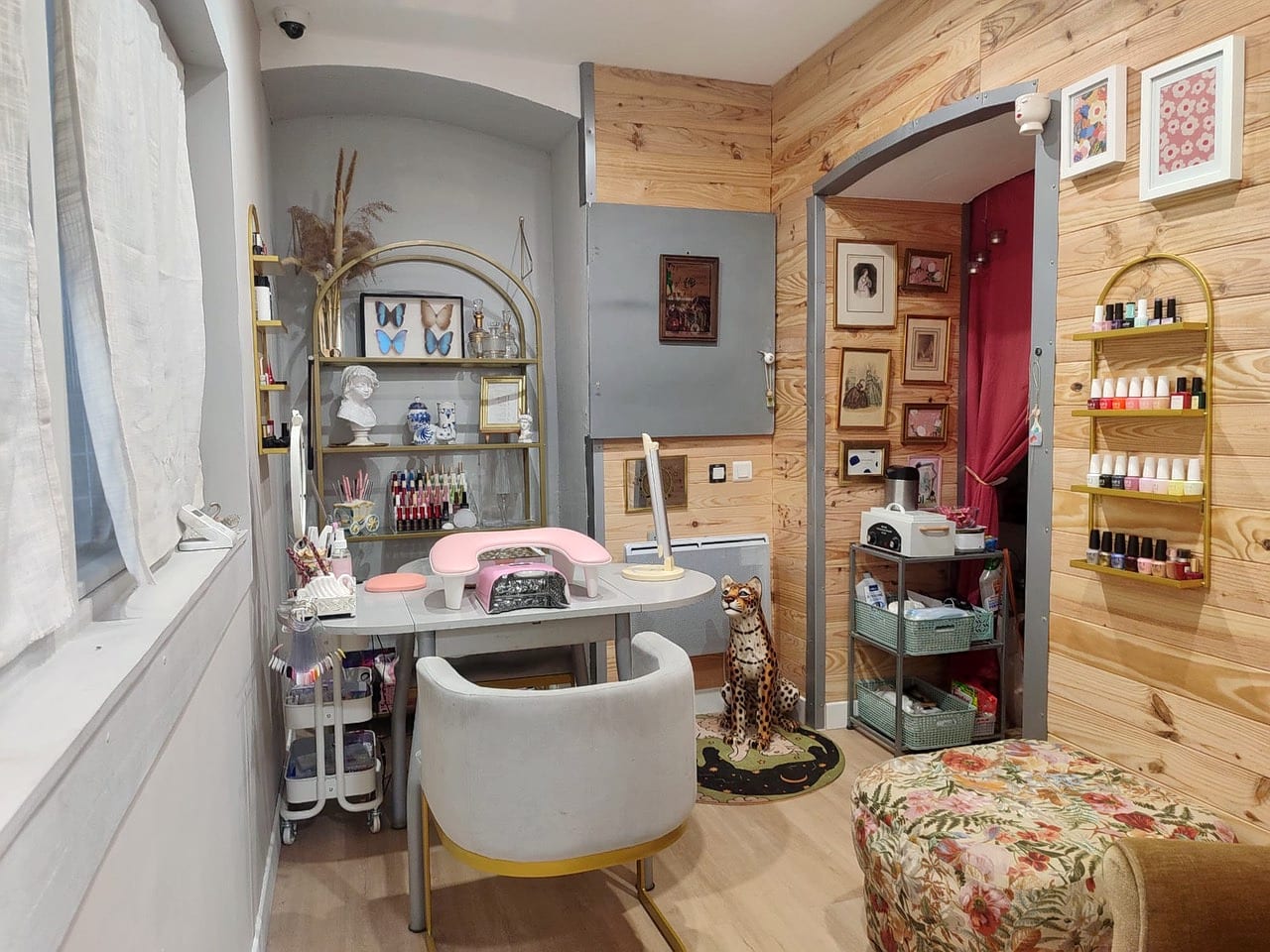 Vickie Acquaviva - Manucure Russe - Onglerie Grenoble - OneBooking