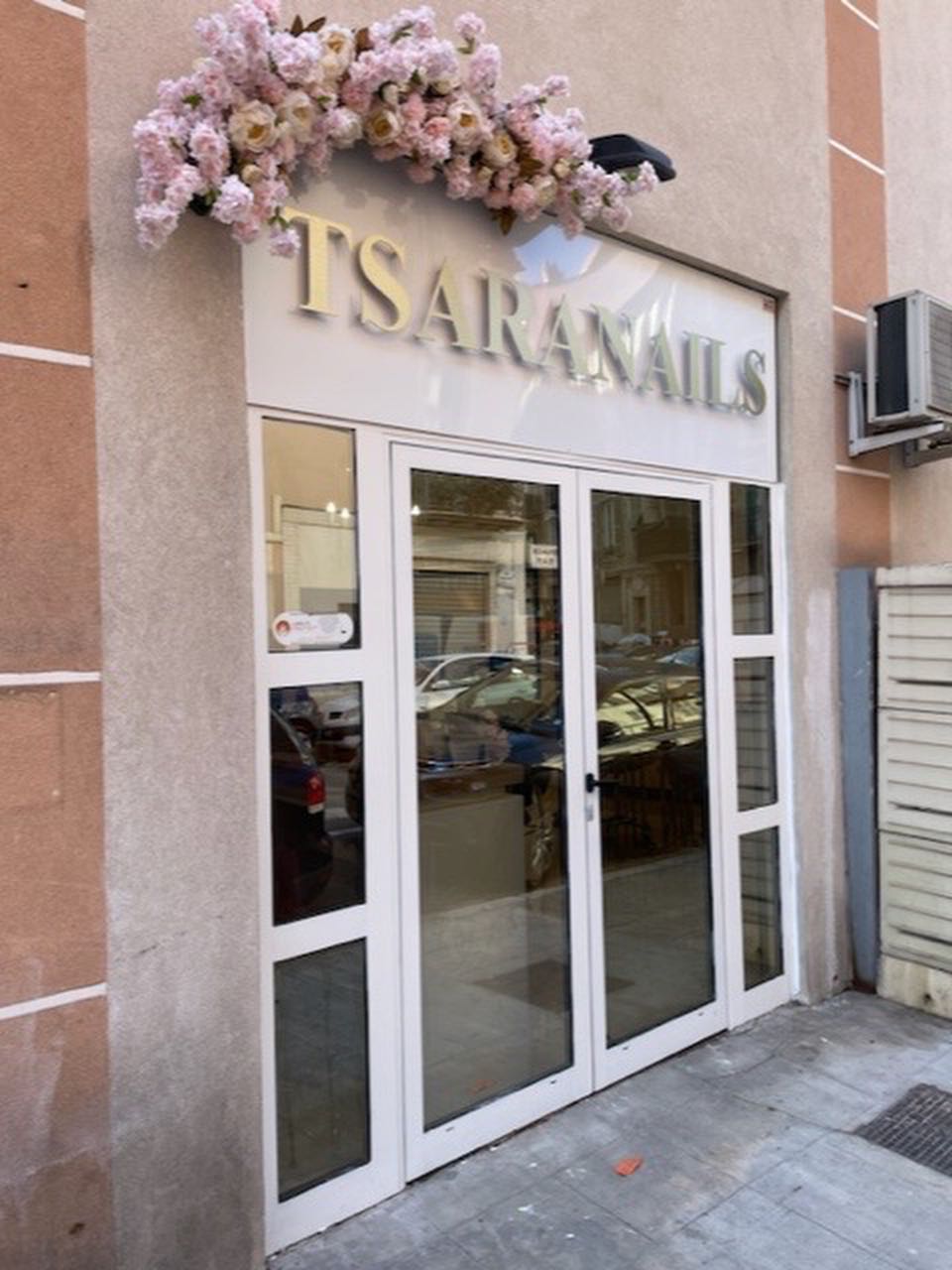 Tsaranails - Sourcils & cils Nice - Photo de couverture - OneBooking