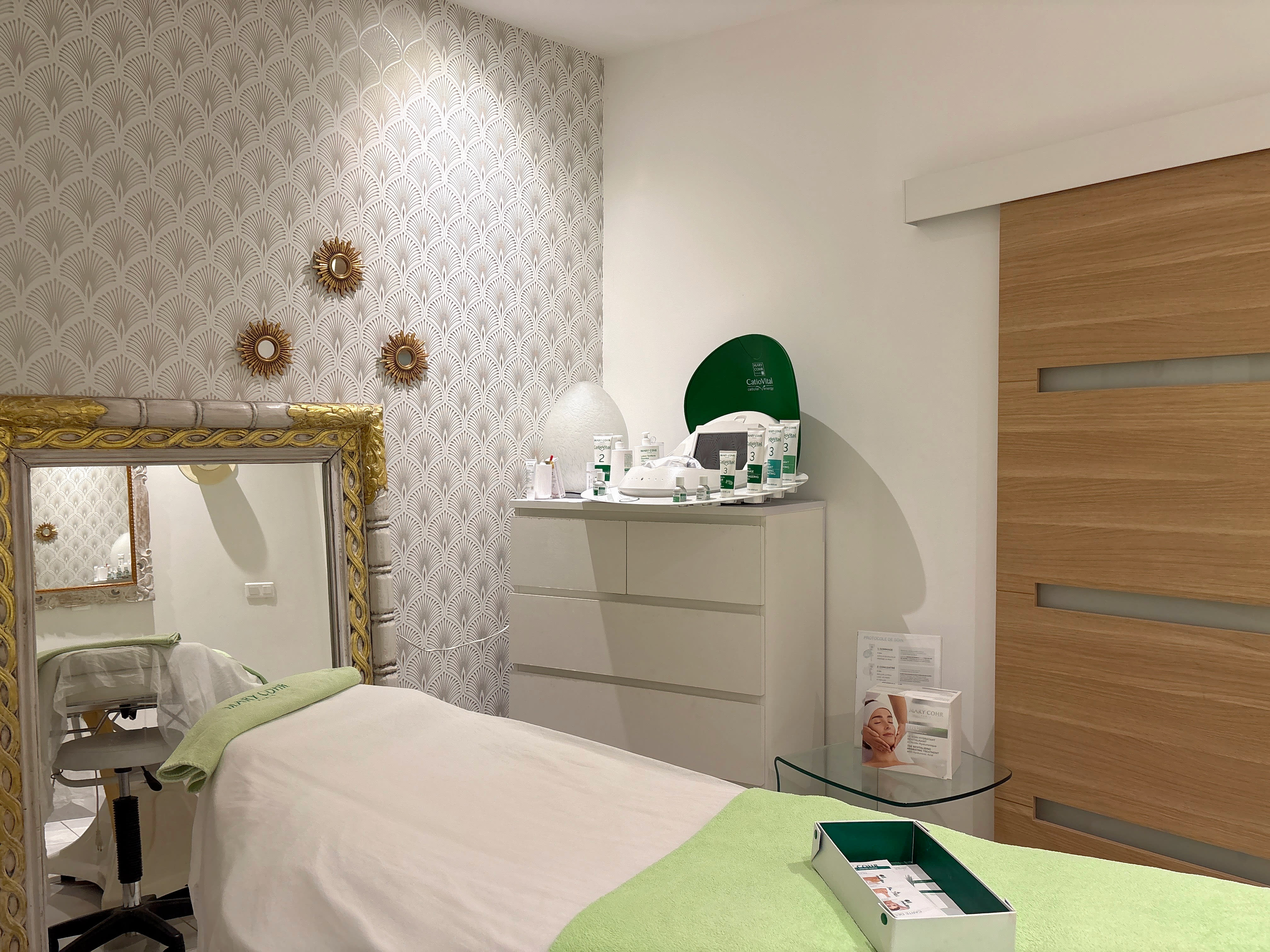 Mary Cohr - Juan-les-Pins Au Palais de L'Ongle - Institut de beauté Juan-les-Pins - Mary Cohr - Juan-les-Pins Au Palais de L'Ongle - Photo Galerie - OneBooking