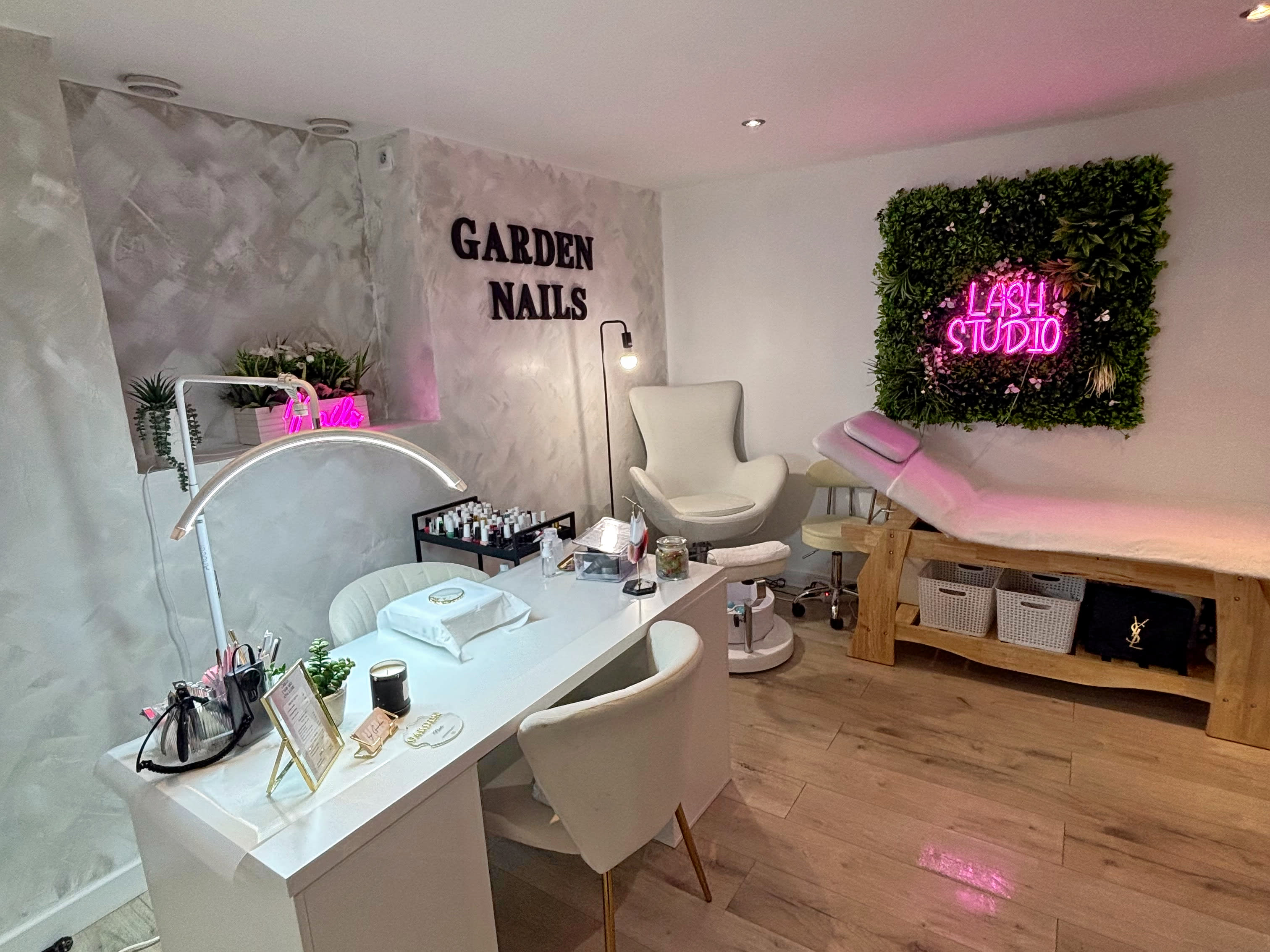 Garden Barber & Nails Manucure - Beauté des pieds - Barbier Paris - OneBooking