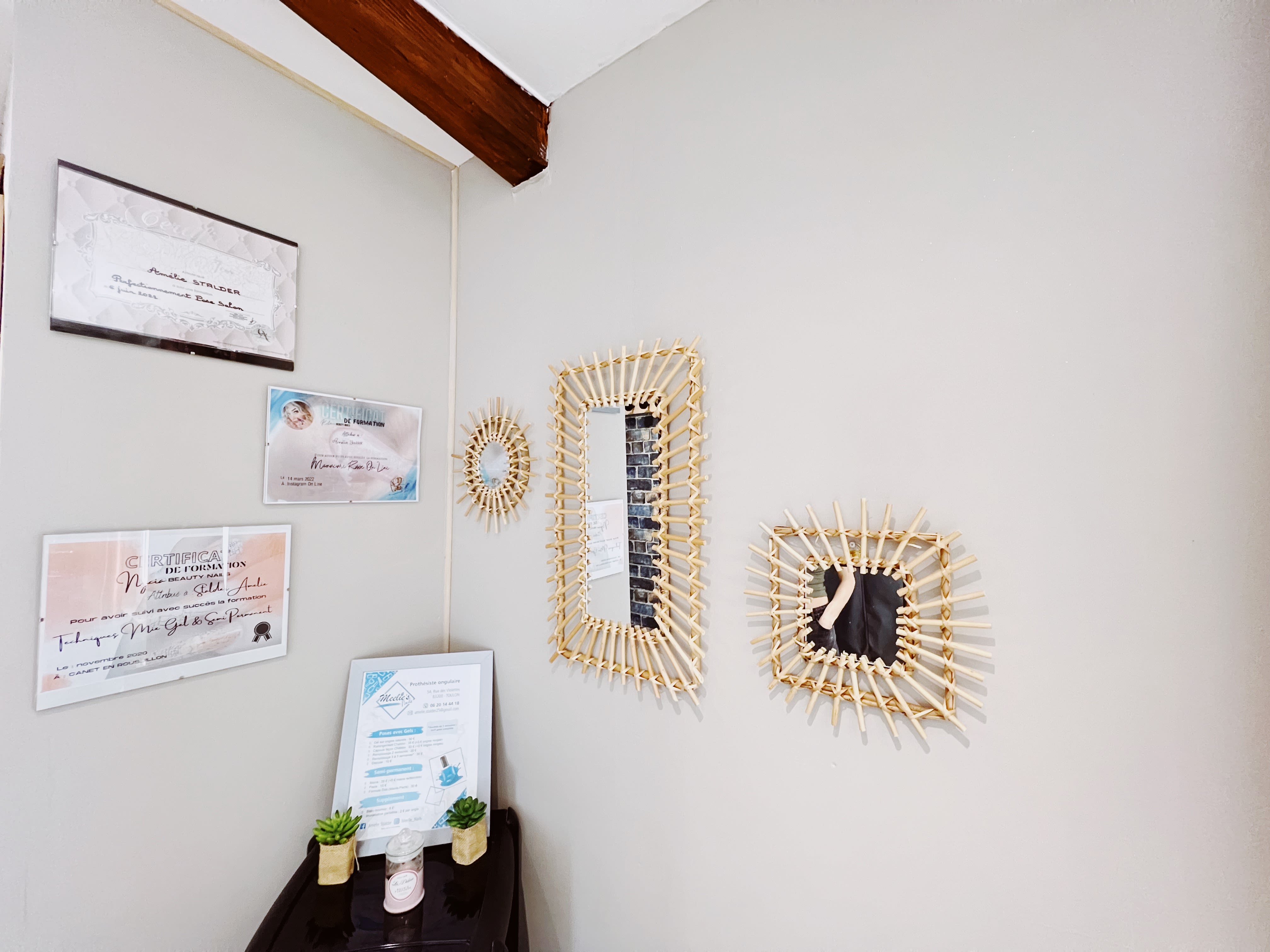 Meelie Nails 83 - Onglerie Toulon - OneBooking