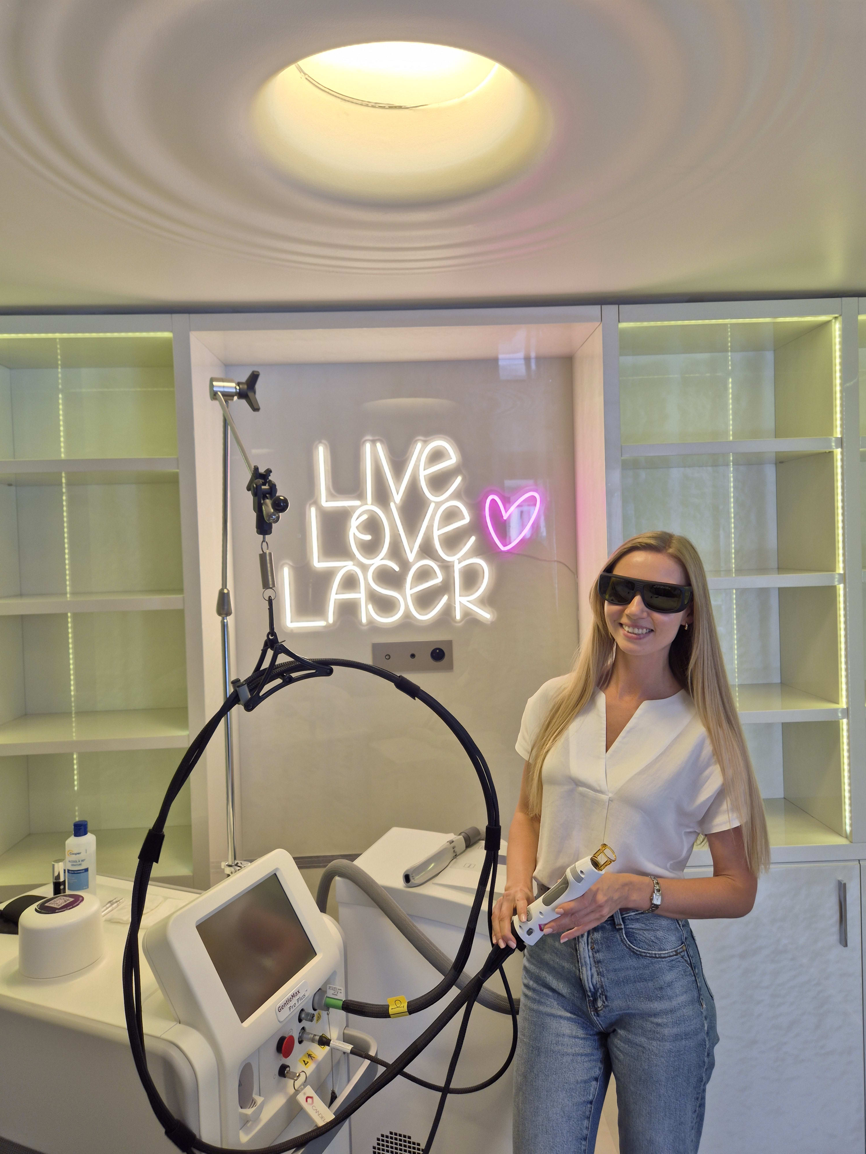 Riviera L centre Esthétique & Épilation définitive laser, manucure, beauté des pieds - Institut de beauté Cannes - Riviera L centre Esthétique & Épilation définitive laser, manucure, beauté des pieds - Photo Galerie - OneBooking