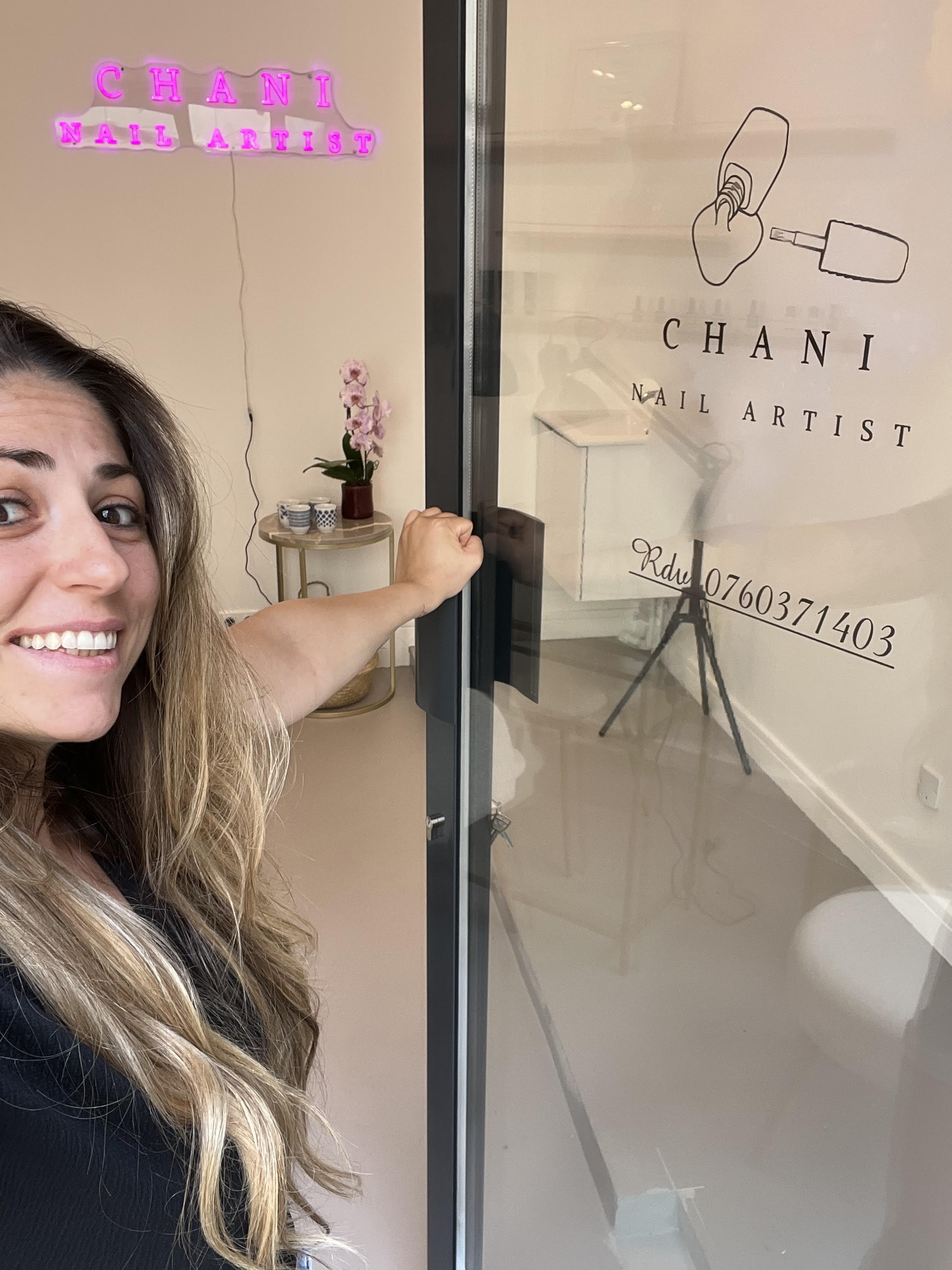 Chani nails artist
