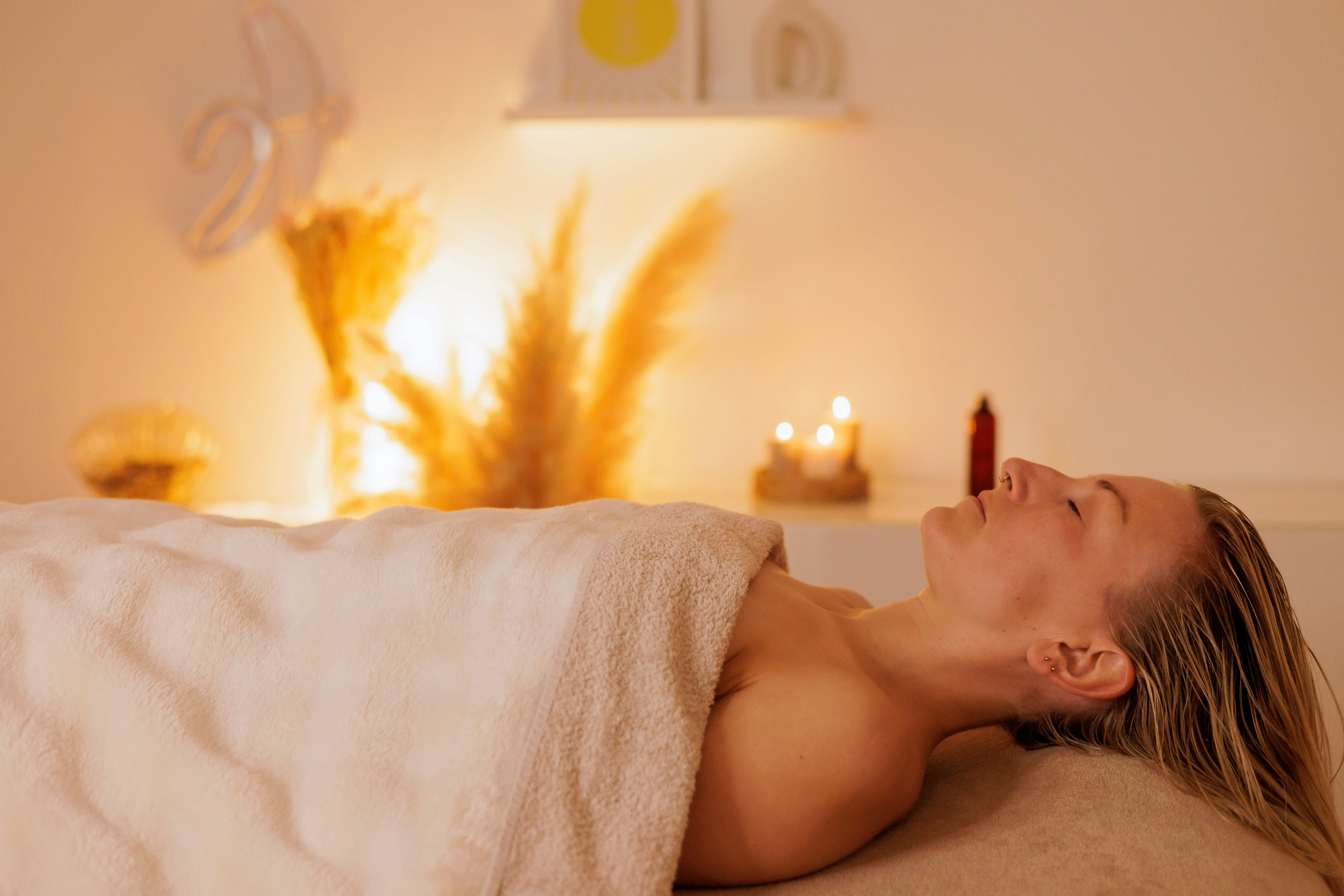 Pauline Holistic Massage - Sourcils & cils Nice - Pauline Holistic Massage - Photo Galerie - OneBooking