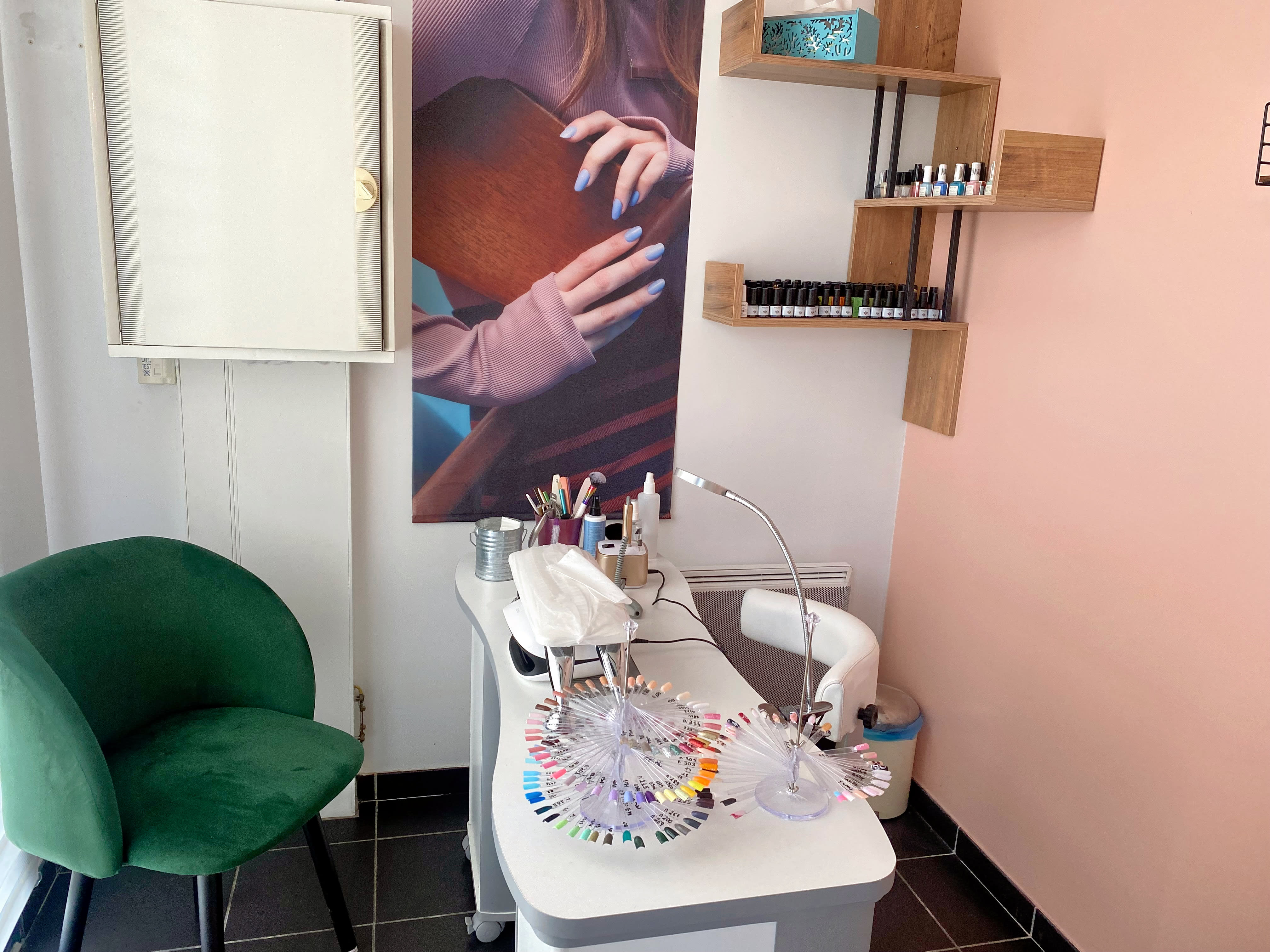 Belle et jolie - Onglerie Poitiers - OneBooking