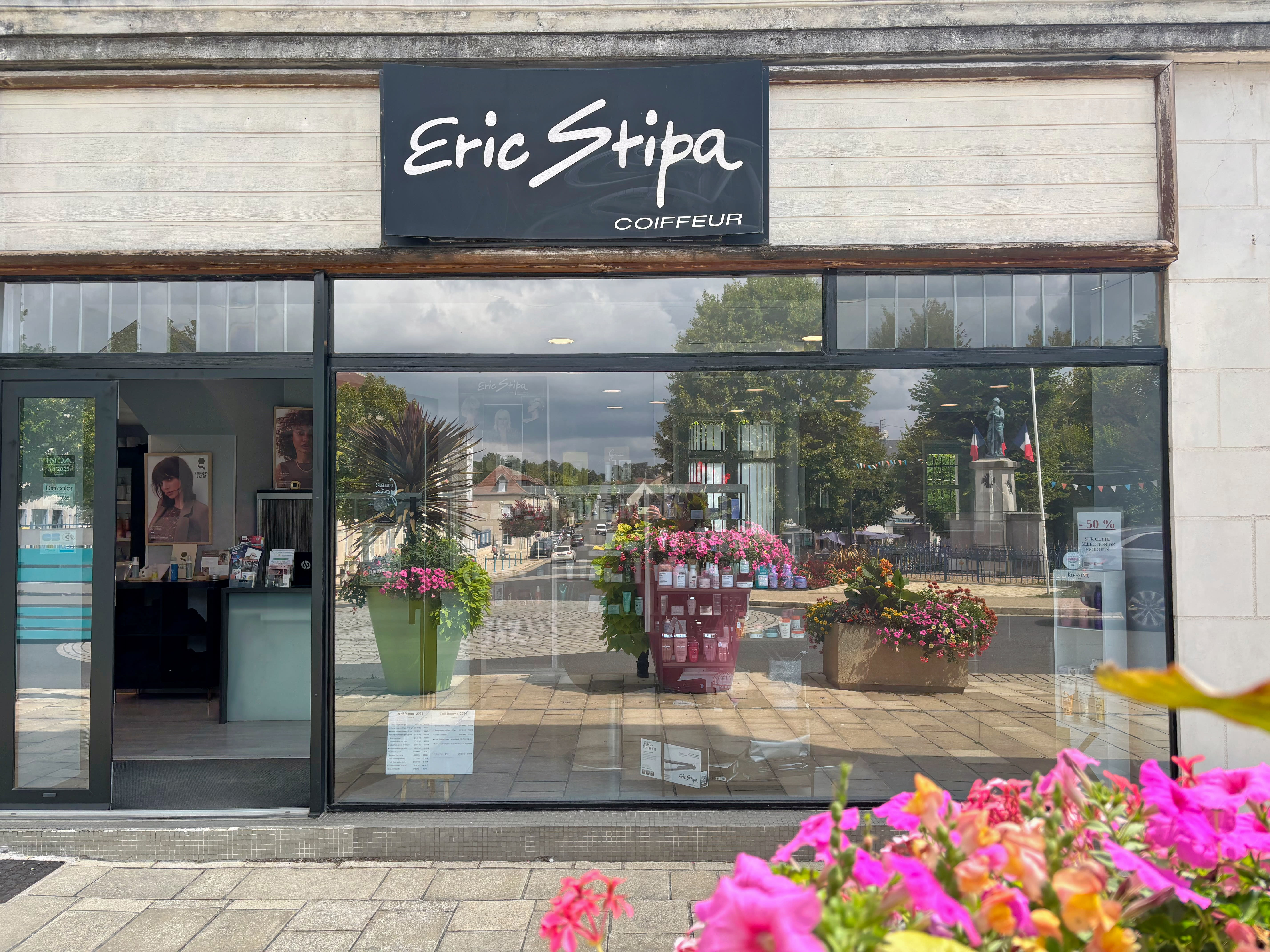 Eric Stipa Logo