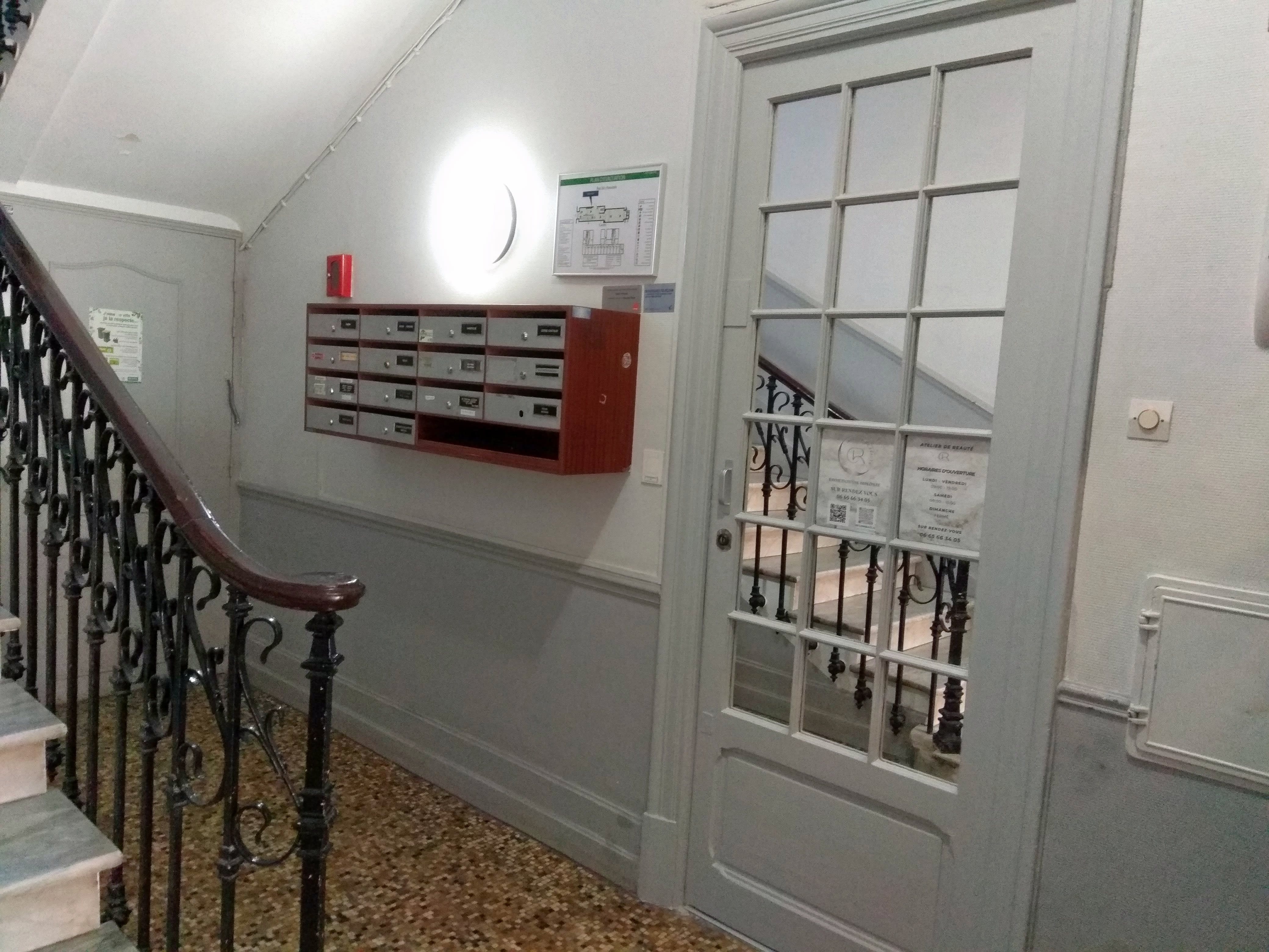 Atelier de beauté CR - Sourcils & cils Nice - Atelier de beauté CR - Photo Galerie - OneBooking