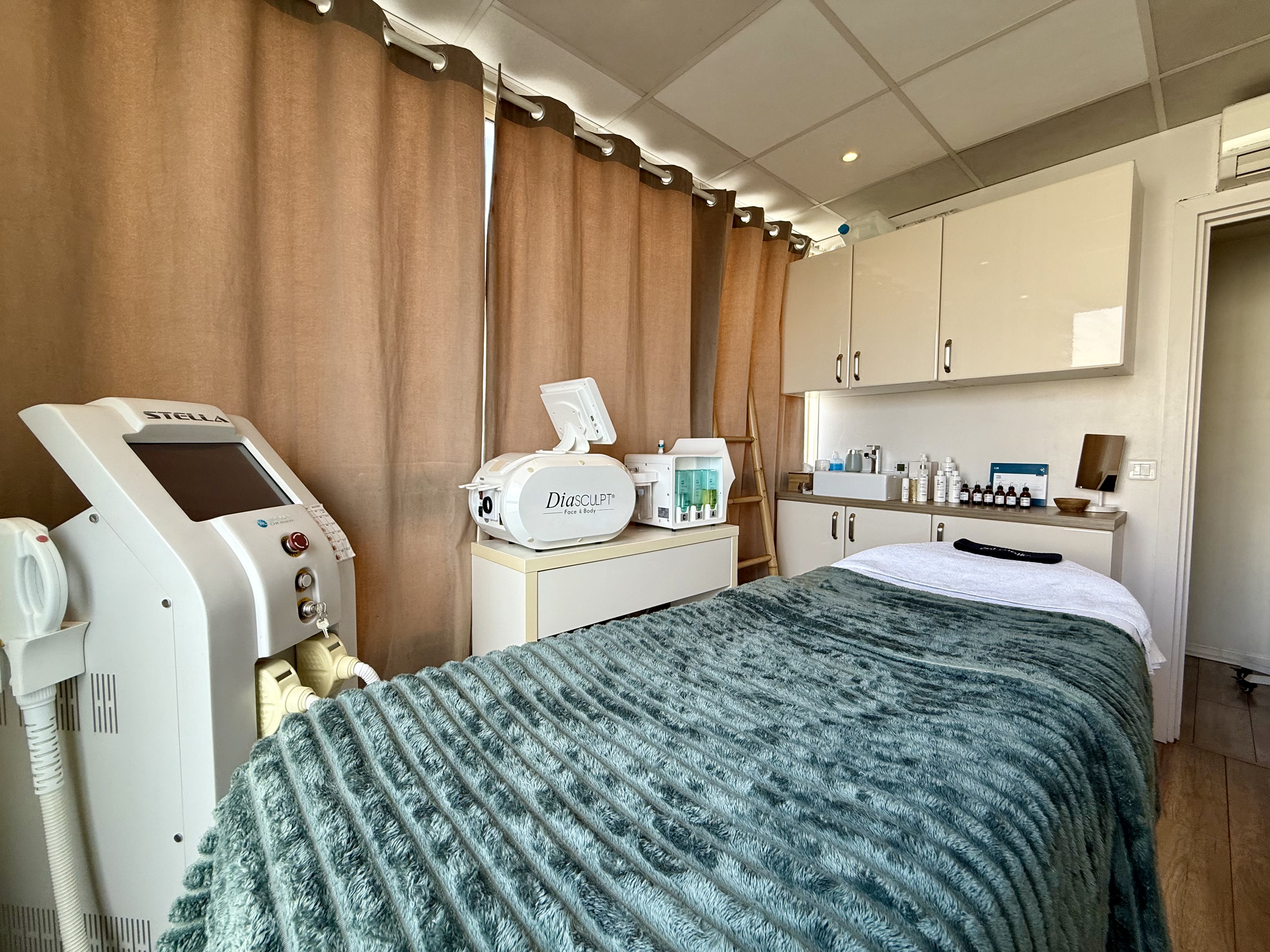 Institut Riviera | Expertise Epilation Définitive Electrolyse, Anti Age et Minceur - Institut de beauté Antibes - Institut Riviera | Expertise Epilation Définitive Electrolyse, Anti Age et Minceur - Photo Galerie - OneBooking