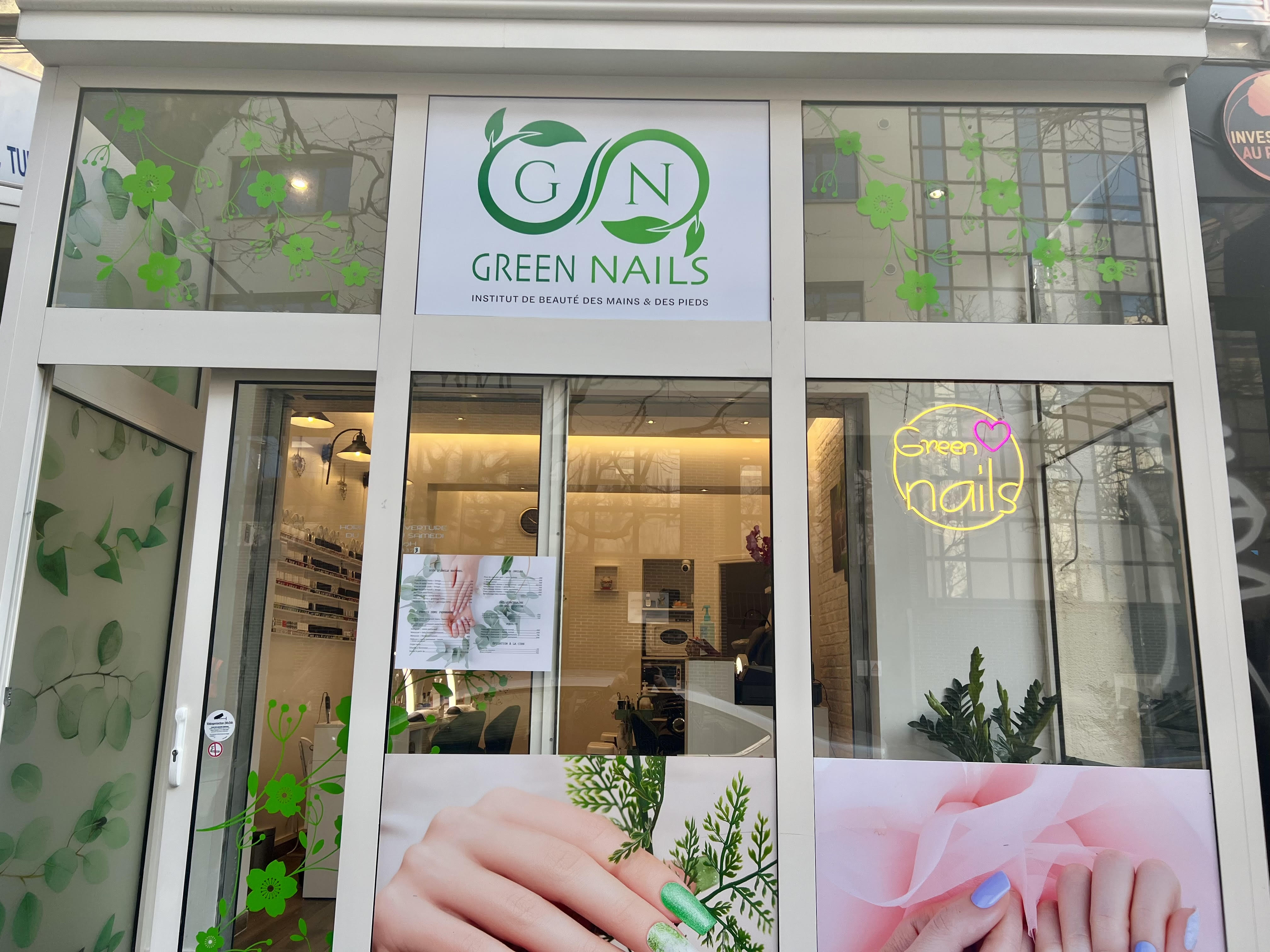 GREEN Nails