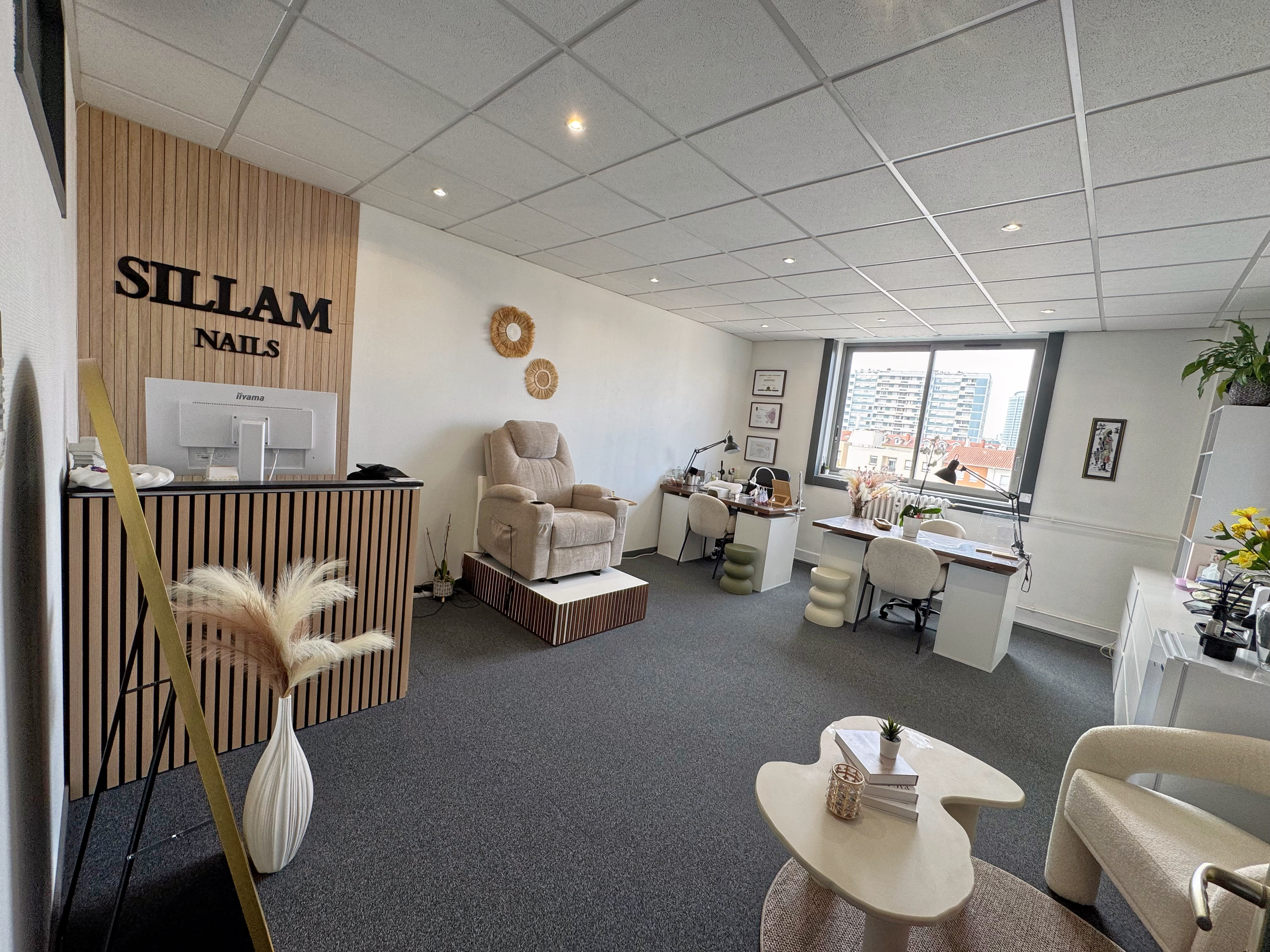 Sillam Nails - Onglerie Lyon - OneBooking