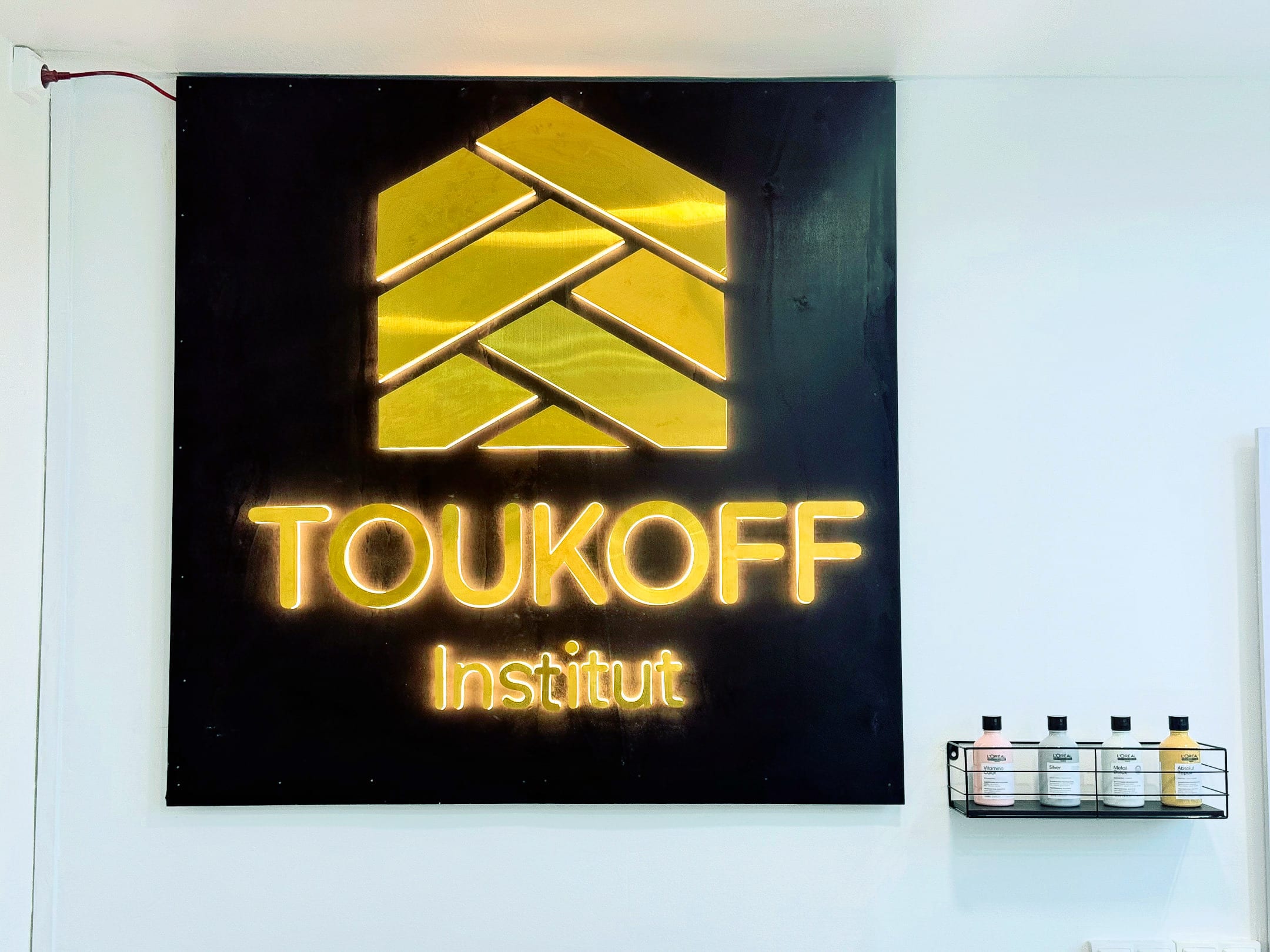 TOUKOFF INSTITUT (Institut de beauté en Coworking) - Coiffure Nîmes - OneBooking