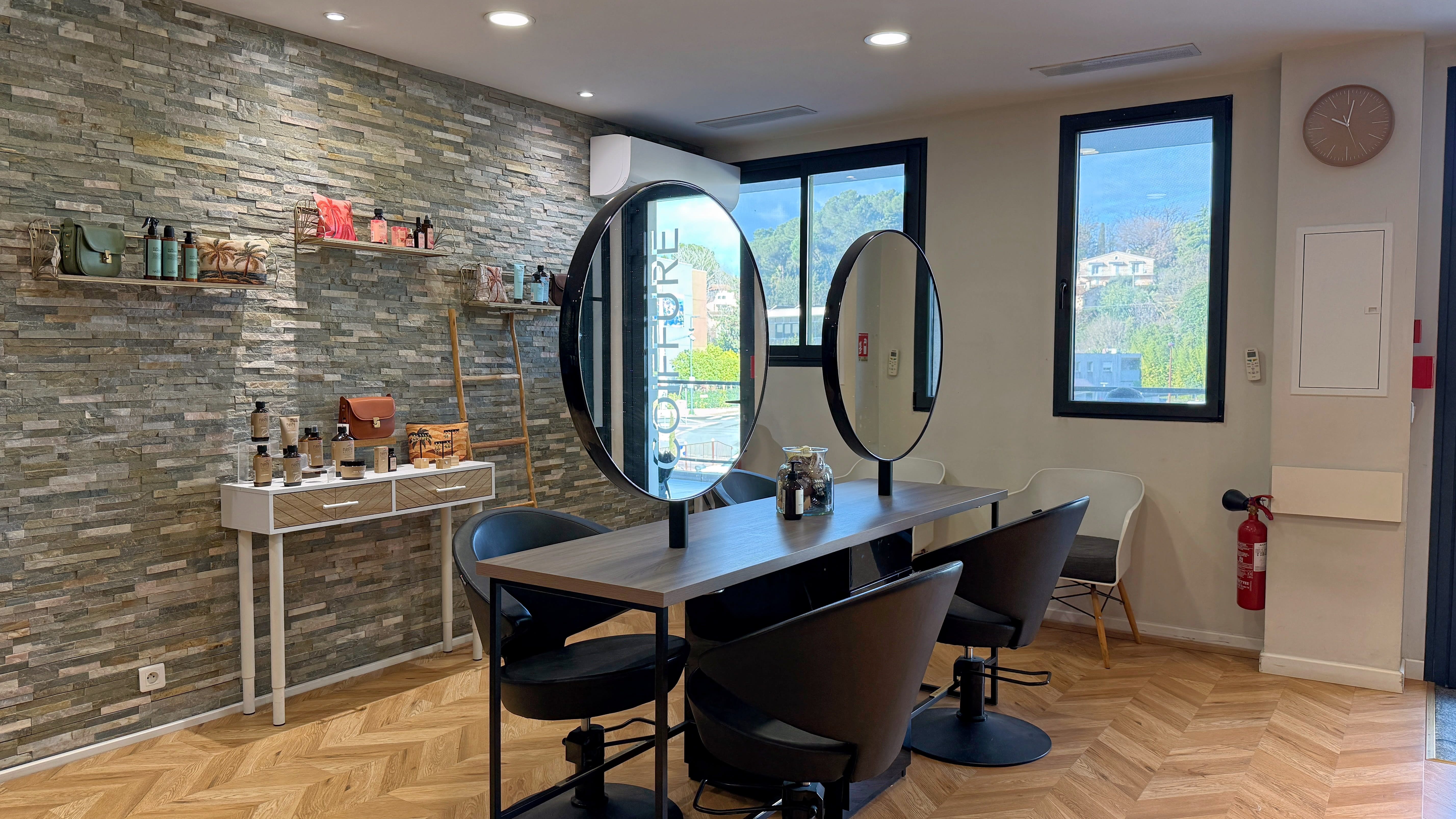 Le Fauteuil By Shirley - Coiffure Mougins - Le Fauteuil By Shirley - Photo Galerie - OneBooking