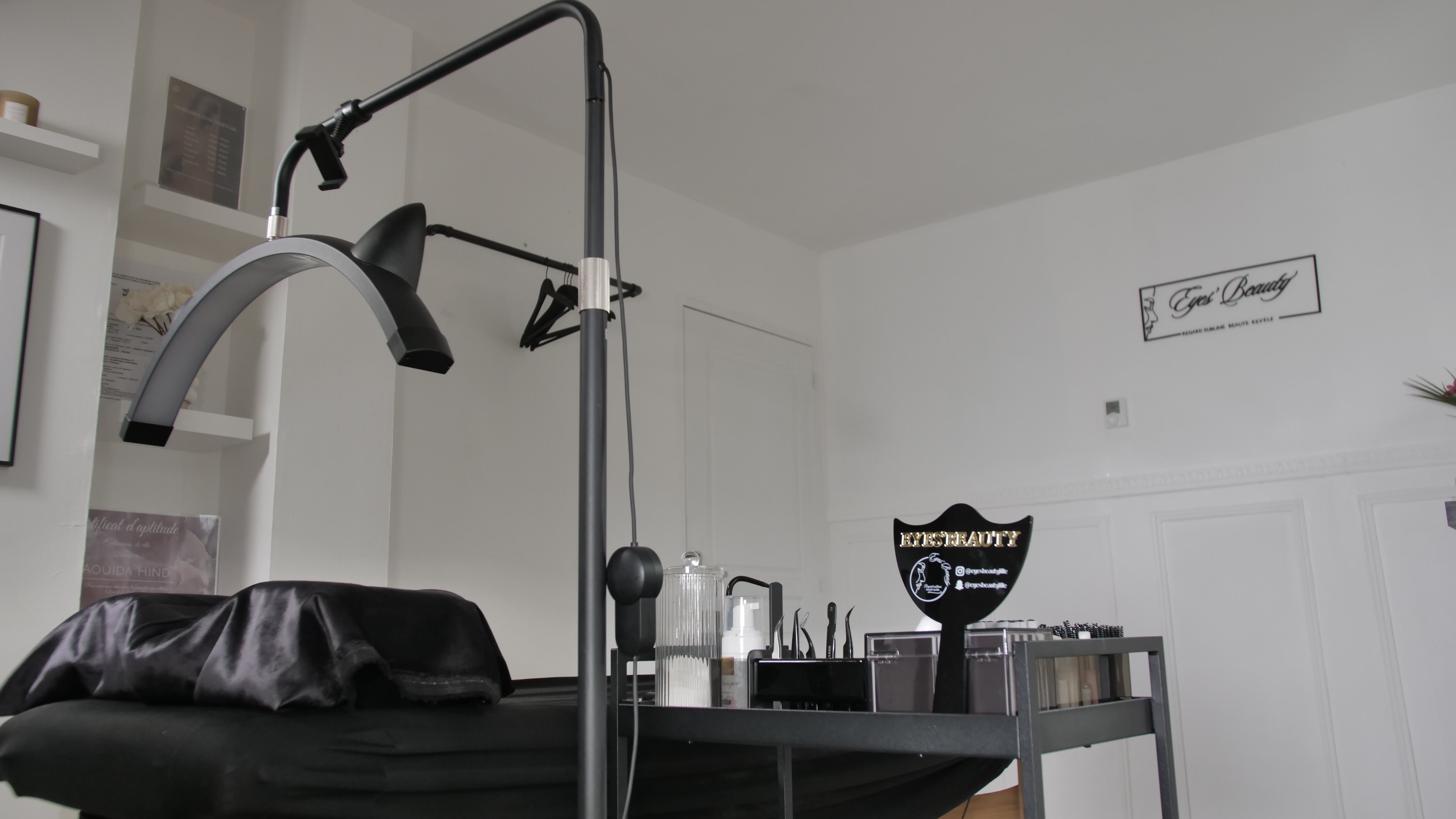 Eyes Beauty - Onglerie Lille - OneBooking