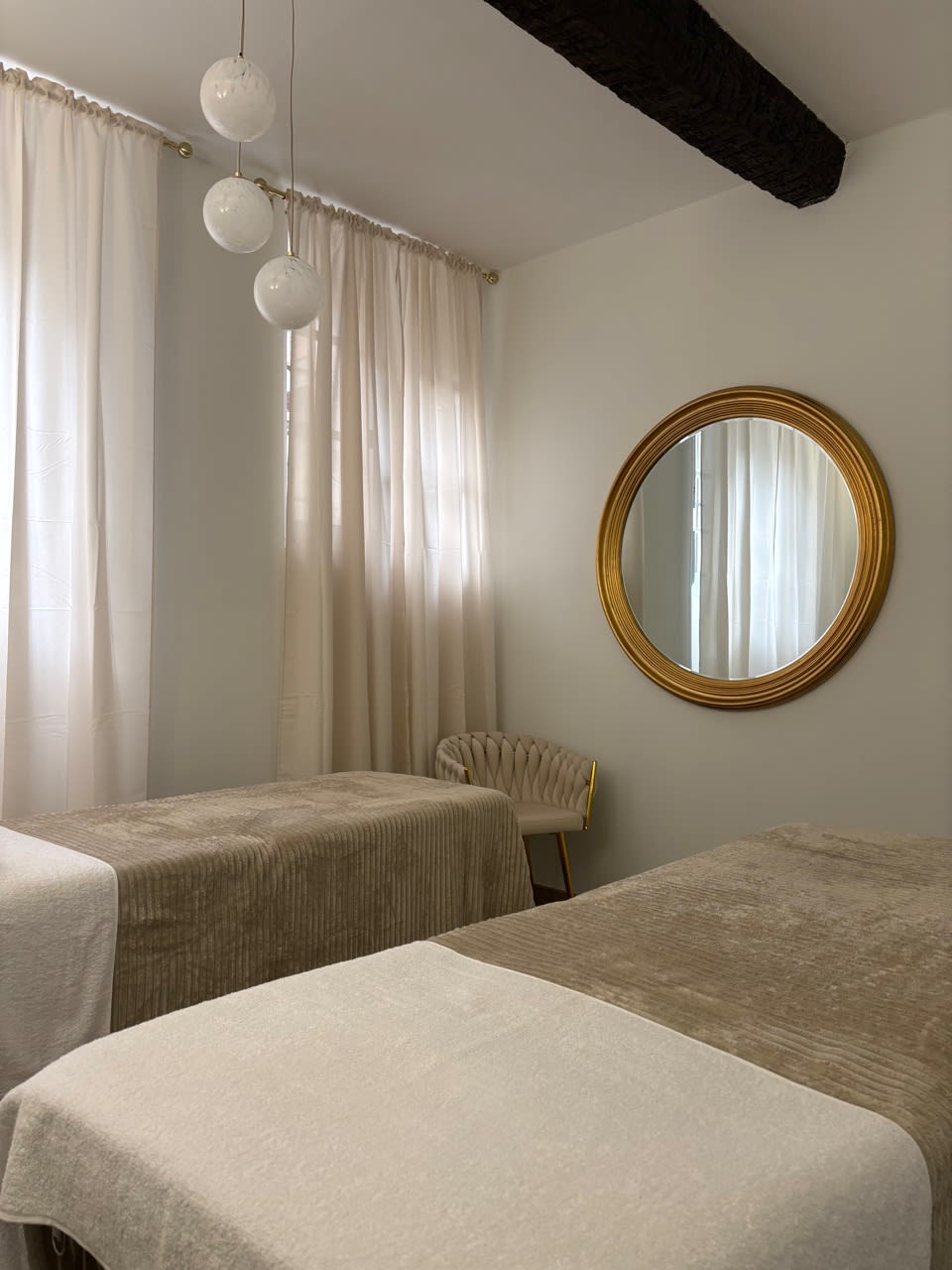 AURA - Onglerie Perpignan - OneBooking