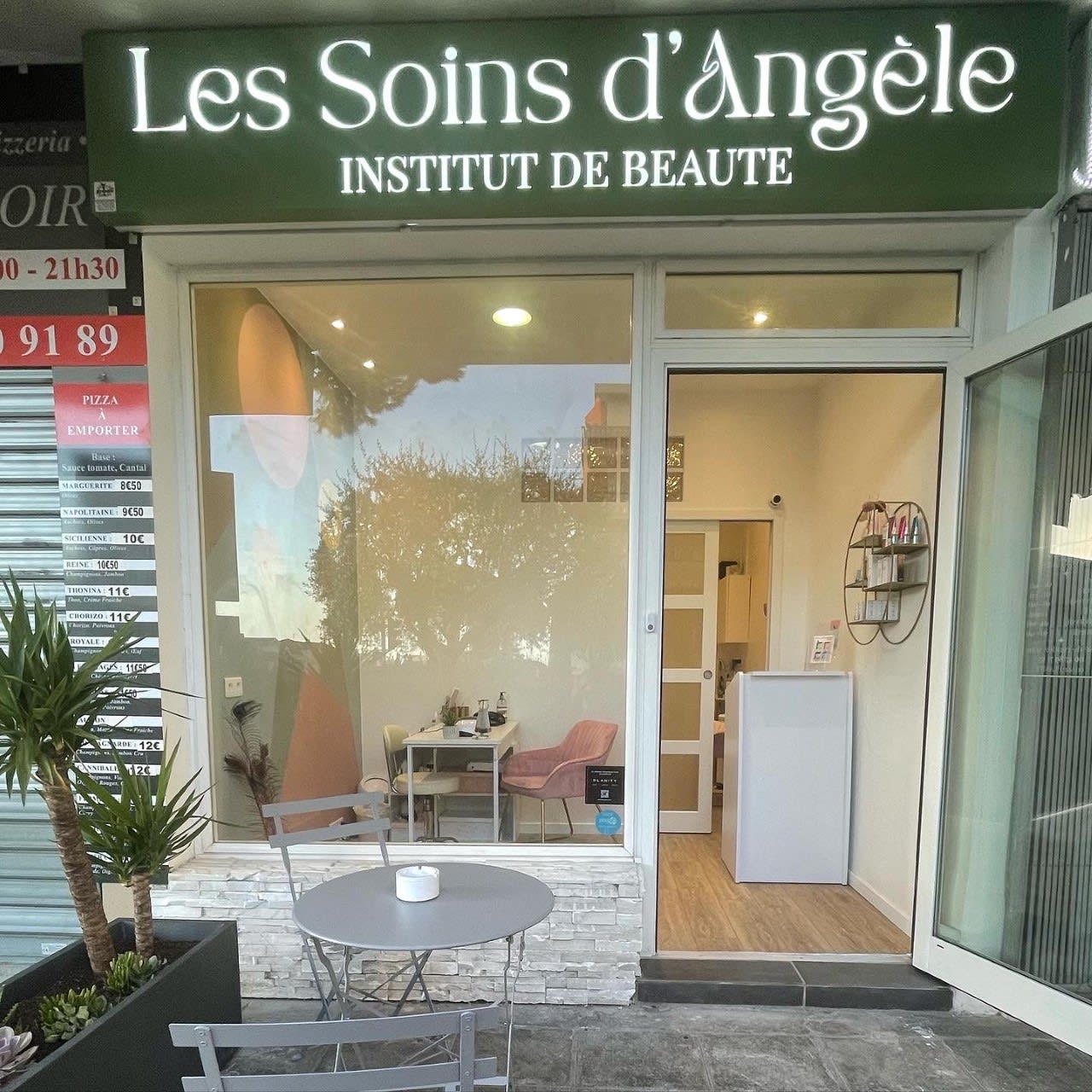 Les soins d'Angèle - Sourcils & cils Nice - Les soins d'Angèle - Photo Galerie - OneBooking
