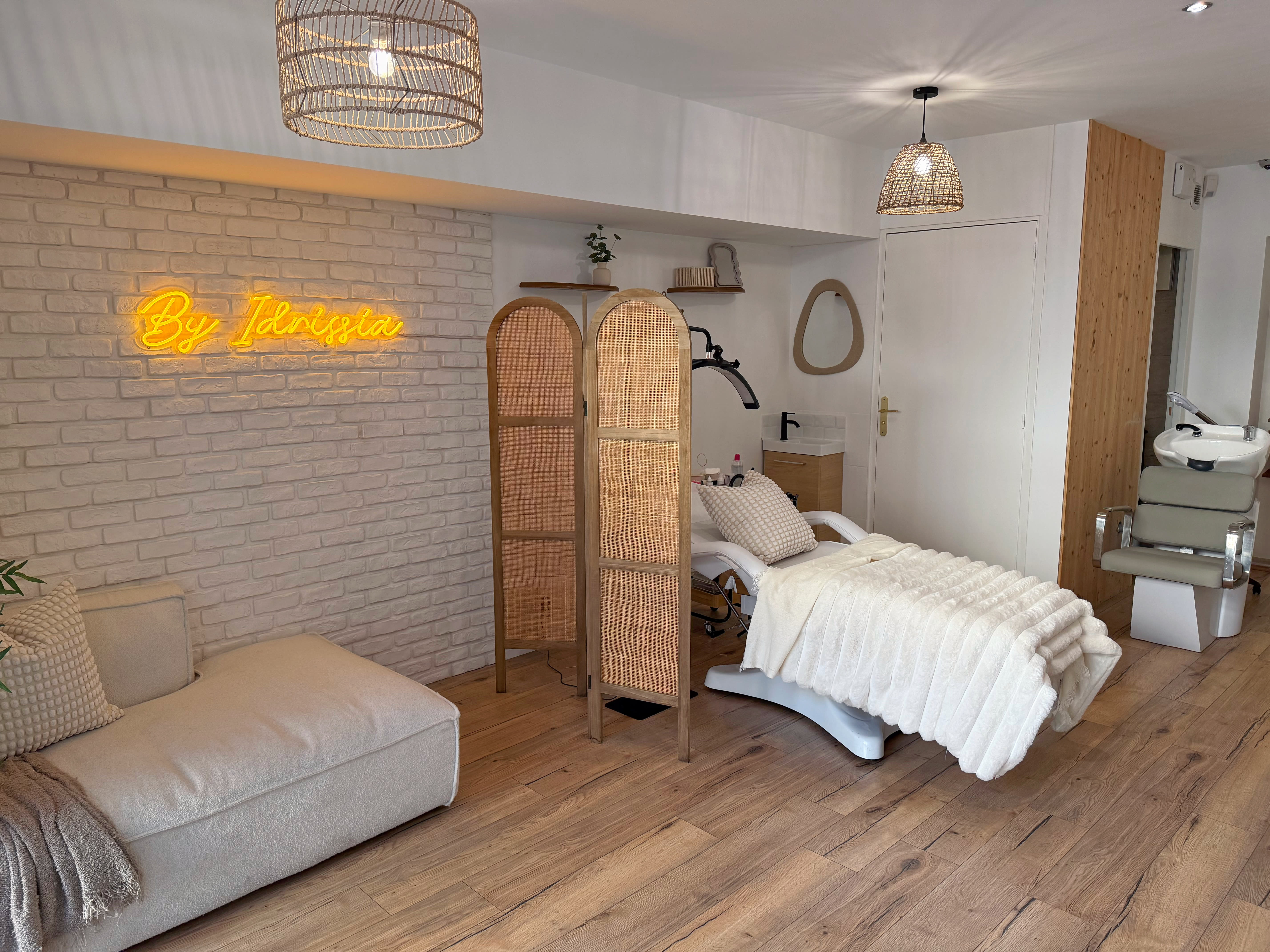 By Idrissia - Onglerie Lyon - OneBooking