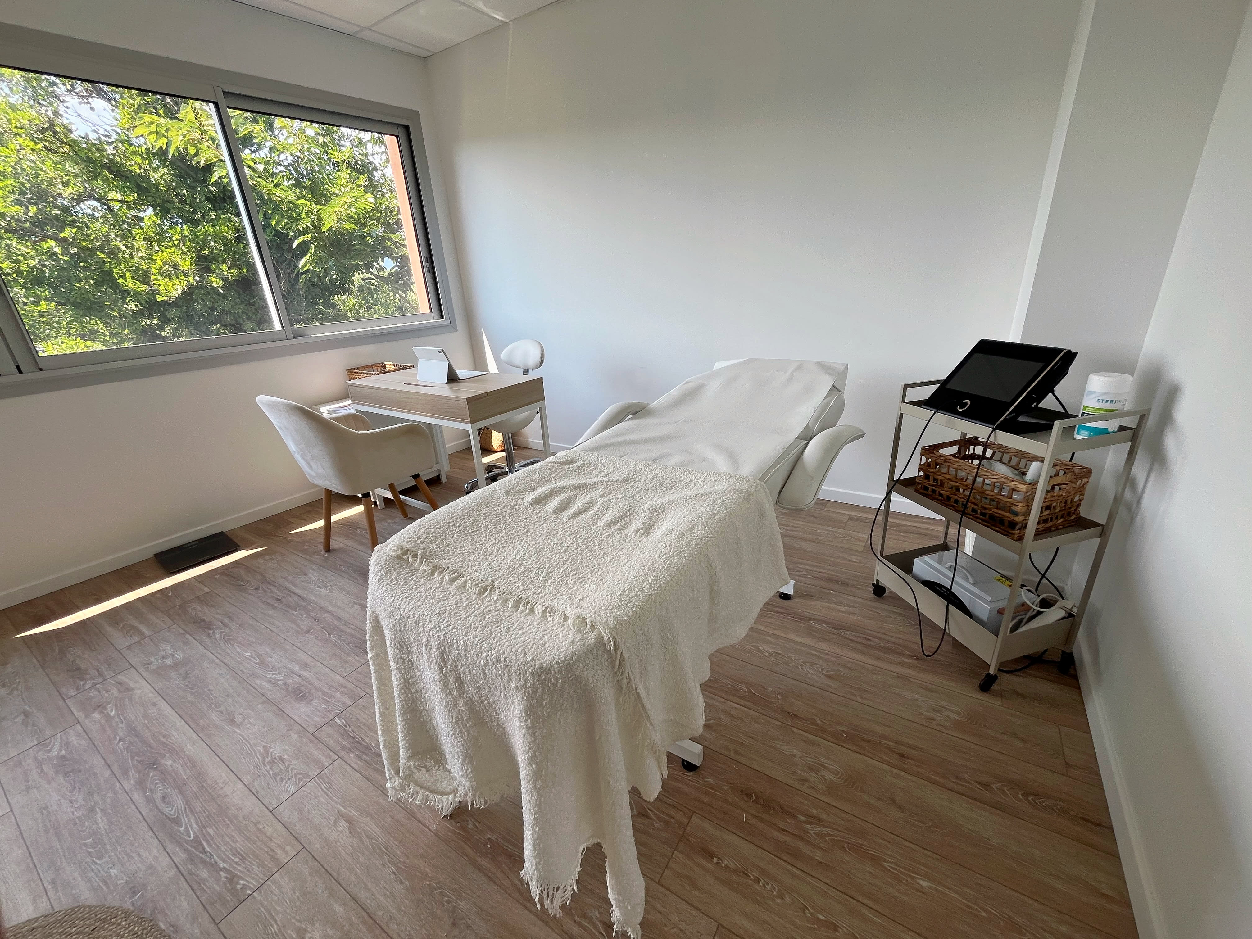 Les soins de Laurie : luxopuncture et prothésiste ongulaire - Institut de beauté Cannes - Les soins de Laurie : luxopuncture et prothésiste ongulaire - Photo Galerie - OneBooking