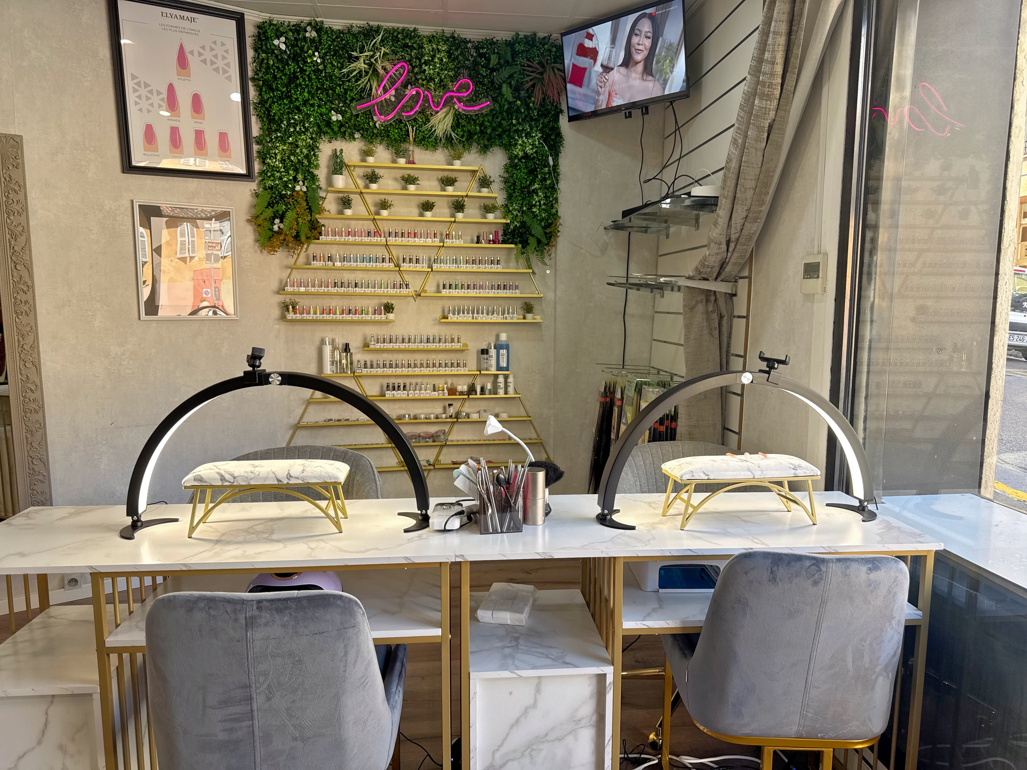 SMJ beauty - Coiffure mixte & Esthétique - Onglerie Marseille - OneBooking