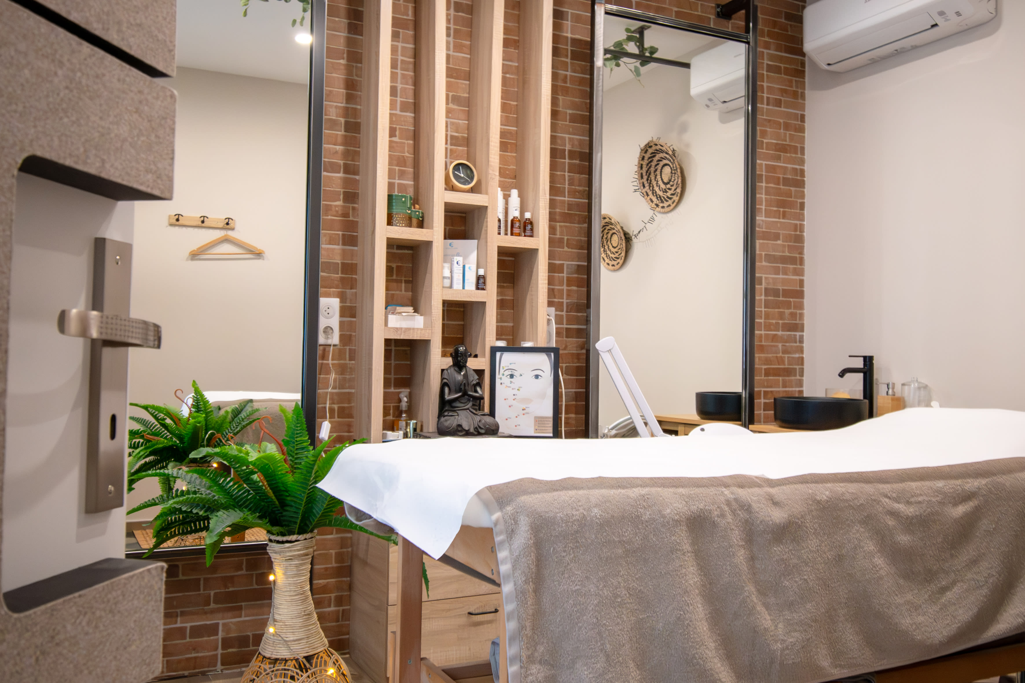 Luxe Beauty - Coiffure Le Luc - Luxe Beauty - Photo Galerie - OneBooking