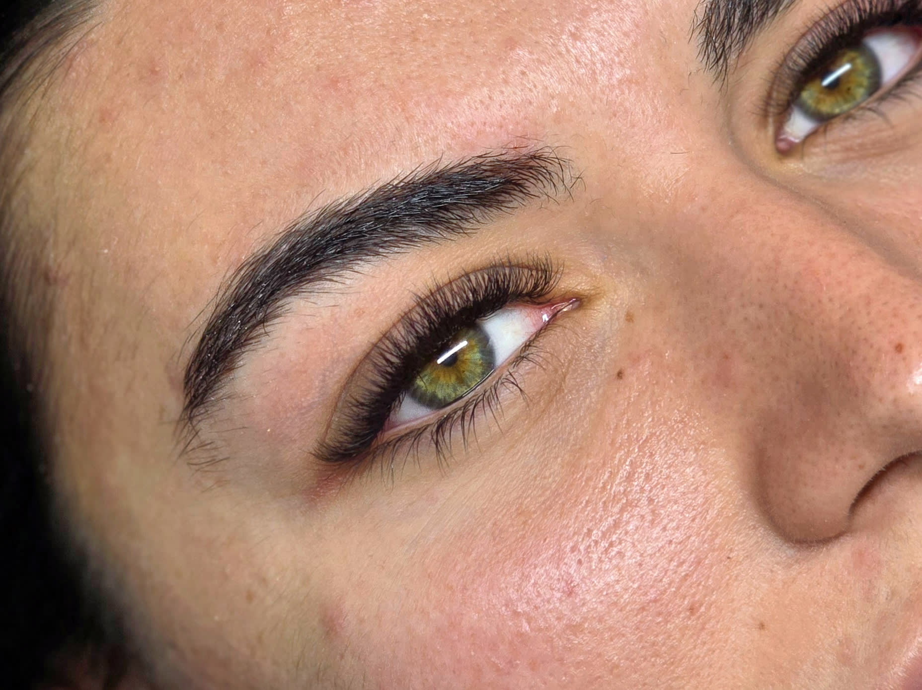 Une Pose chez Vivi - Sourcils & cils Nice - Une Pose chez Vivi - Photo Galerie - OneBooking
