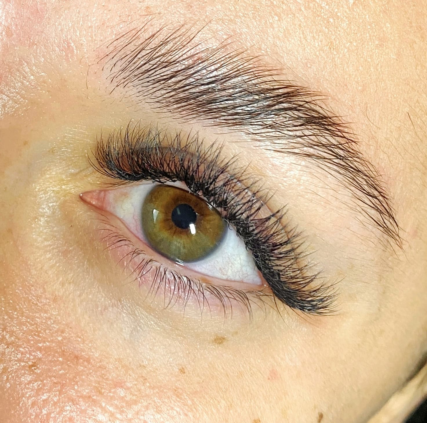 L’atelier de Victoire - Sourcils & cils Nîmes - OneBooking
