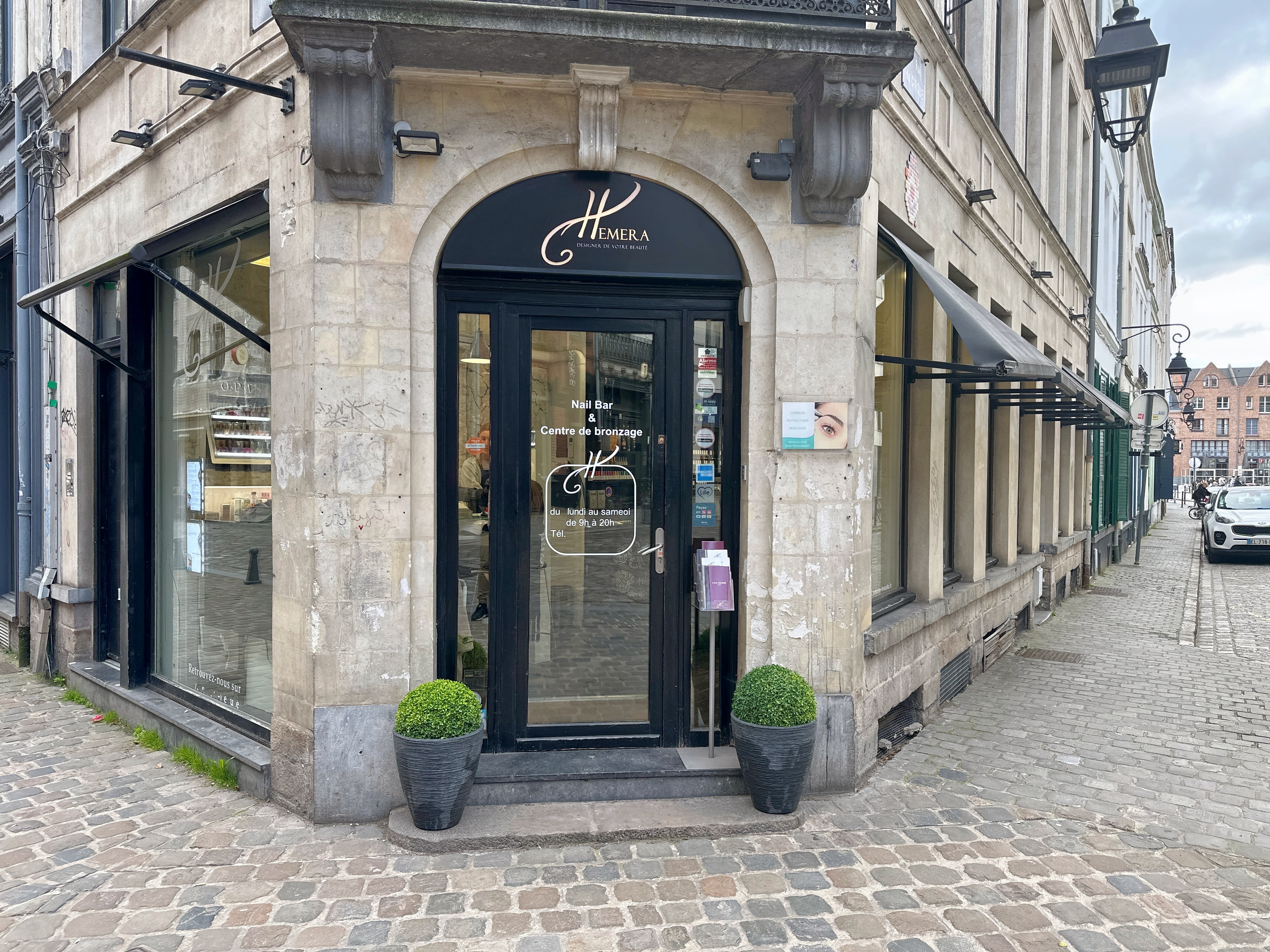 Bar à ongles O.P.I By Hemera - Coiffure Lille - OneBooking