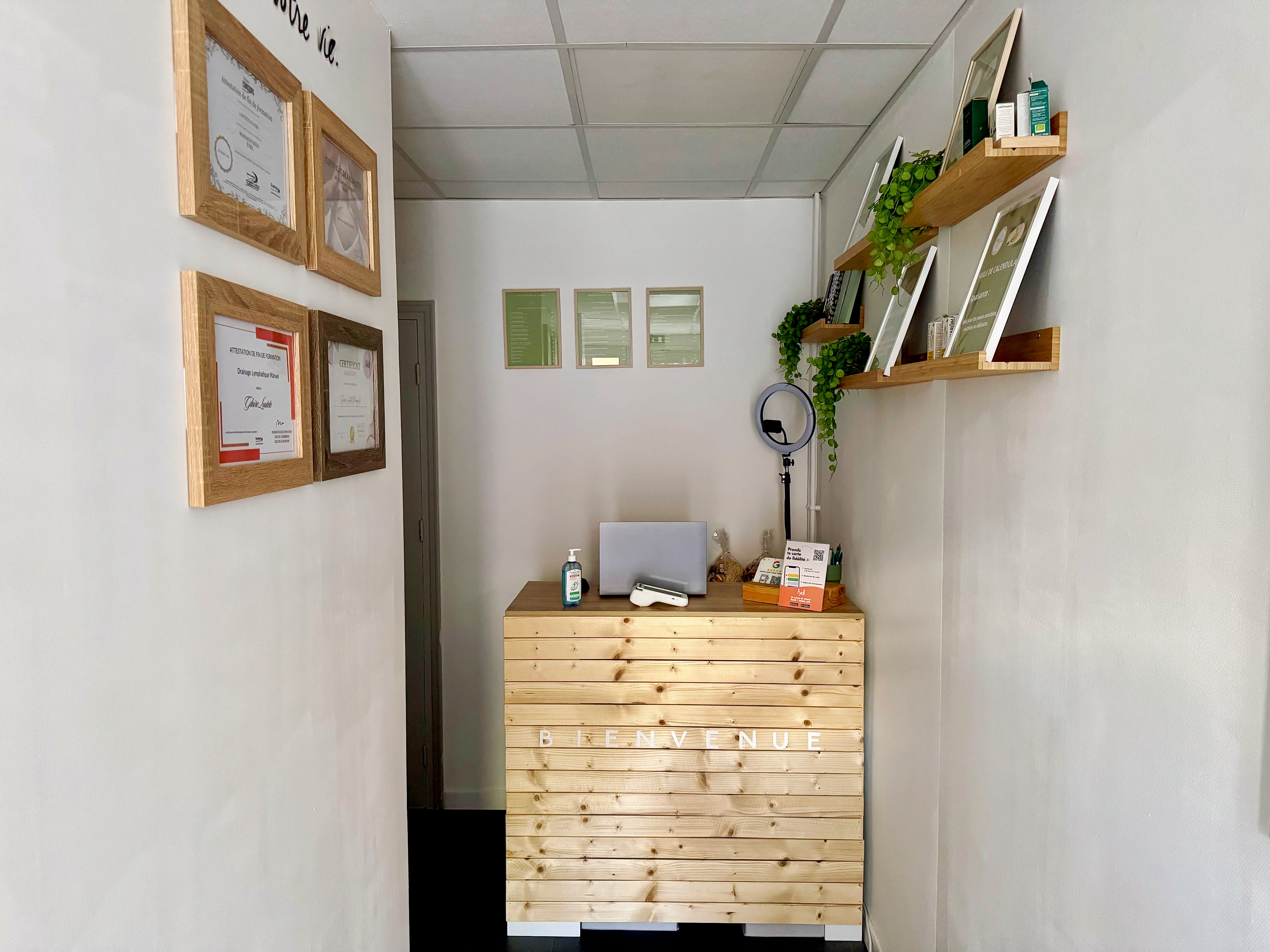Gloire ô bien-être• Massage bien-être  Drainage lymphatique•Kobido•Intra-buccal - Institut de beauté Saint-Étienne - OneBooking