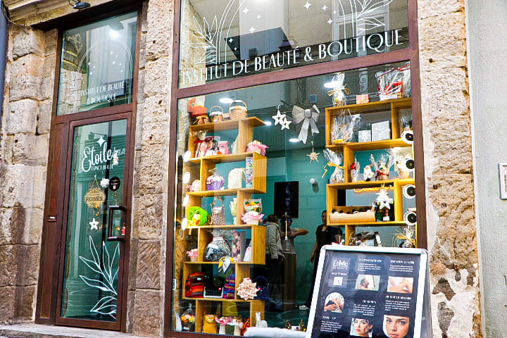 Étoile de beauté - Onglerie Saint-Étienne - OneBooking