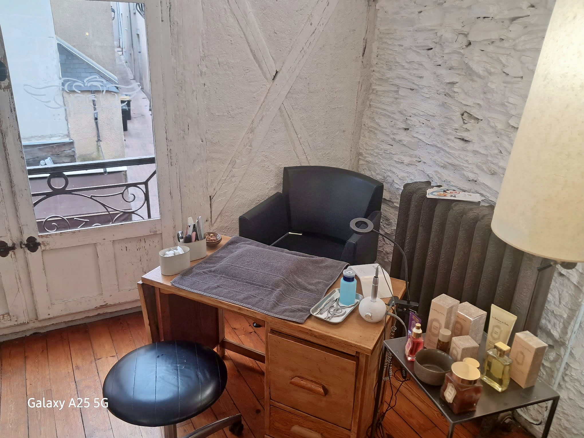 Un instant pour moi By Julie - Onglerie Angers - OneBooking